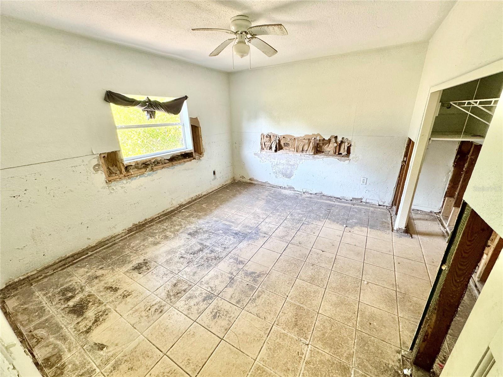Image 6 of 25 For 23476 Harper Avenue