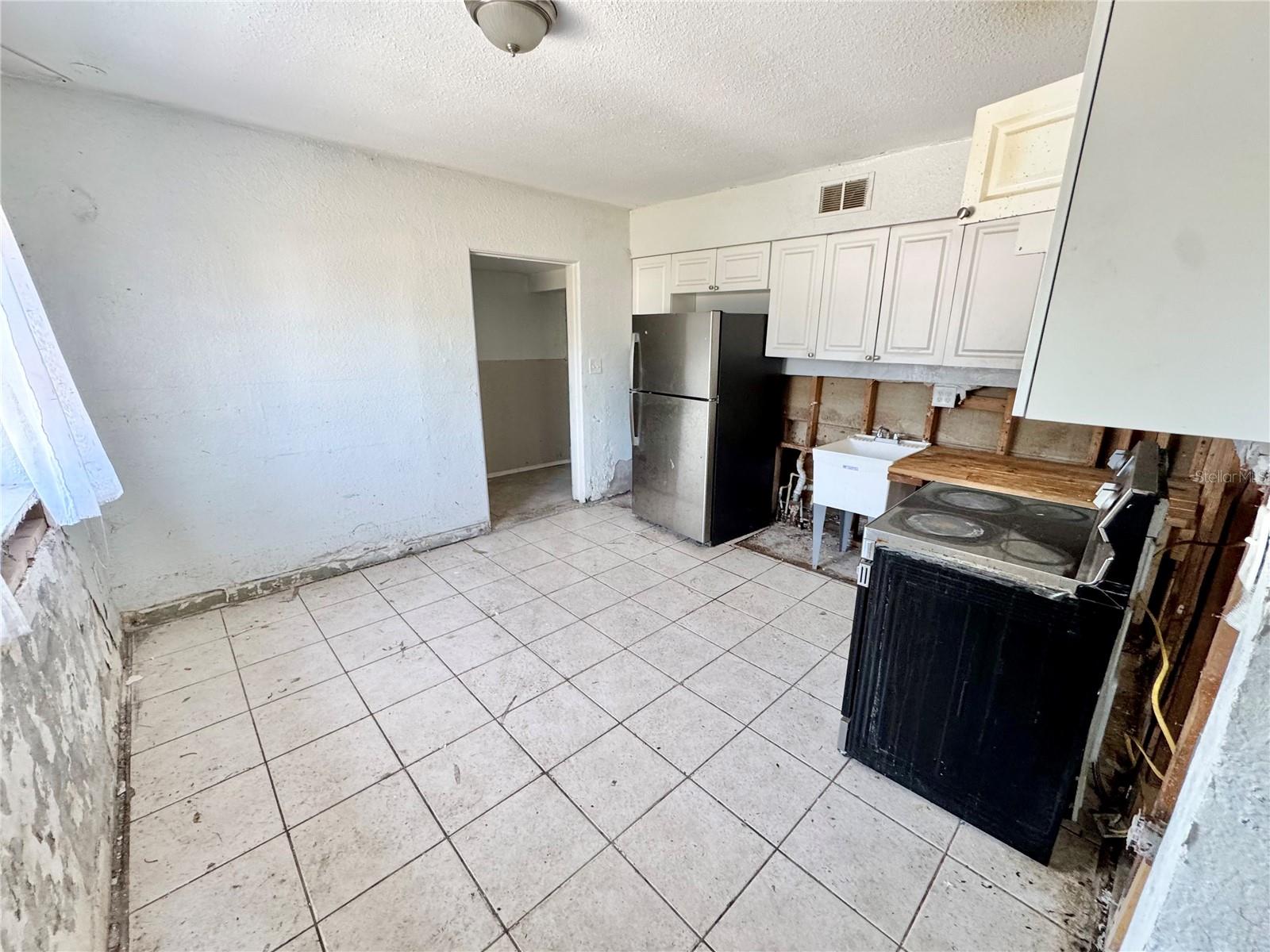 Image 9 of 25 For 23476 Harper Avenue