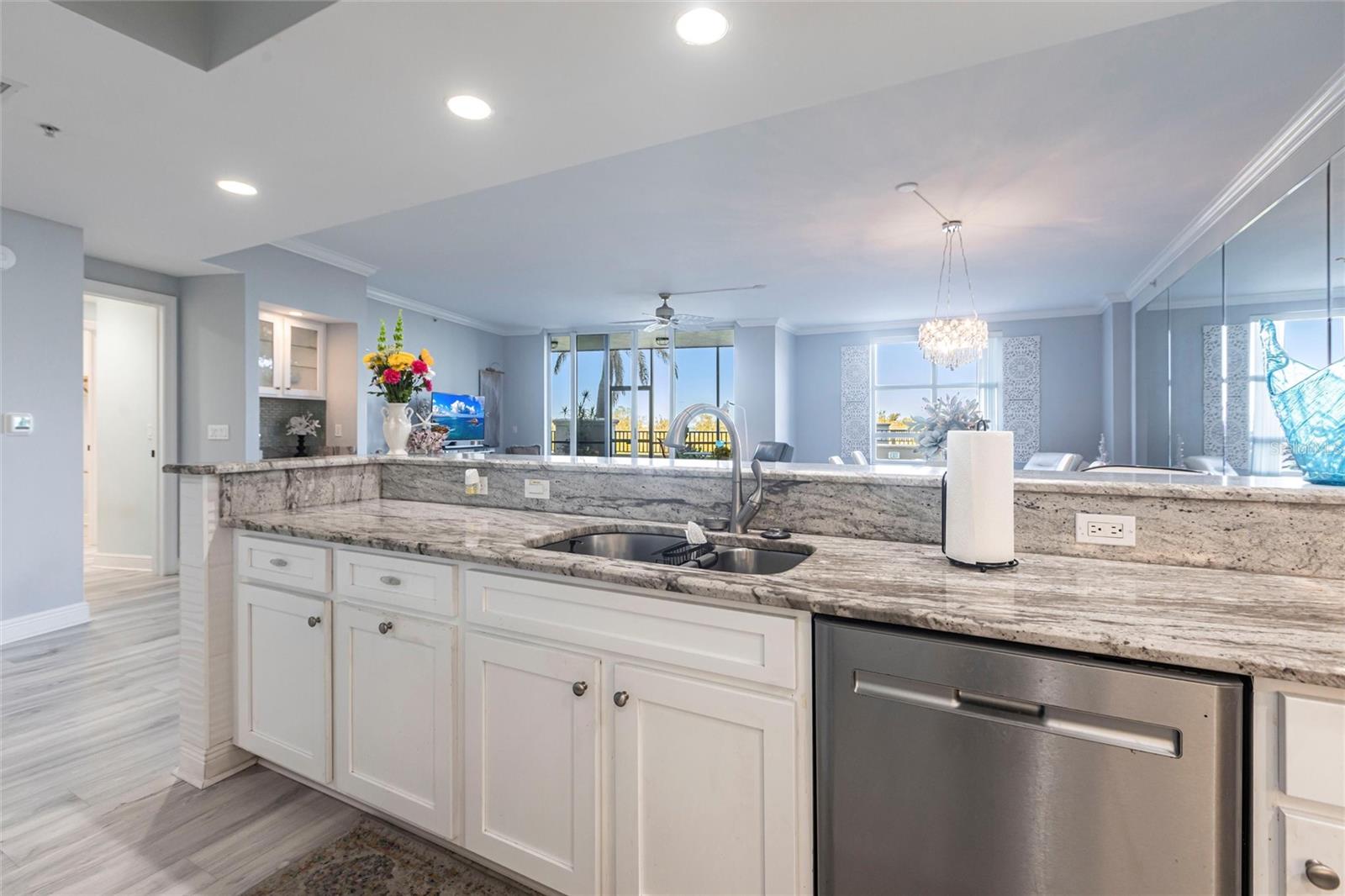 Image 14 of 68 For 3329 Sunset Key Circle 107