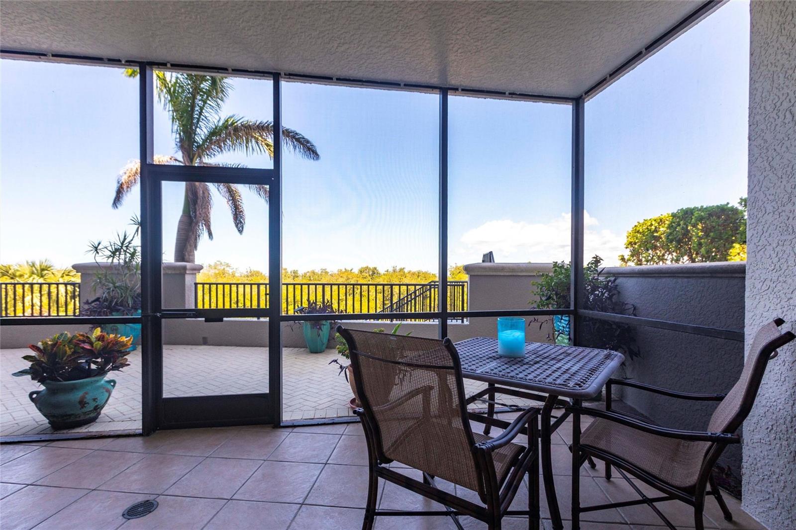 Image 33 of 68 For 3329 Sunset Key Circle 107