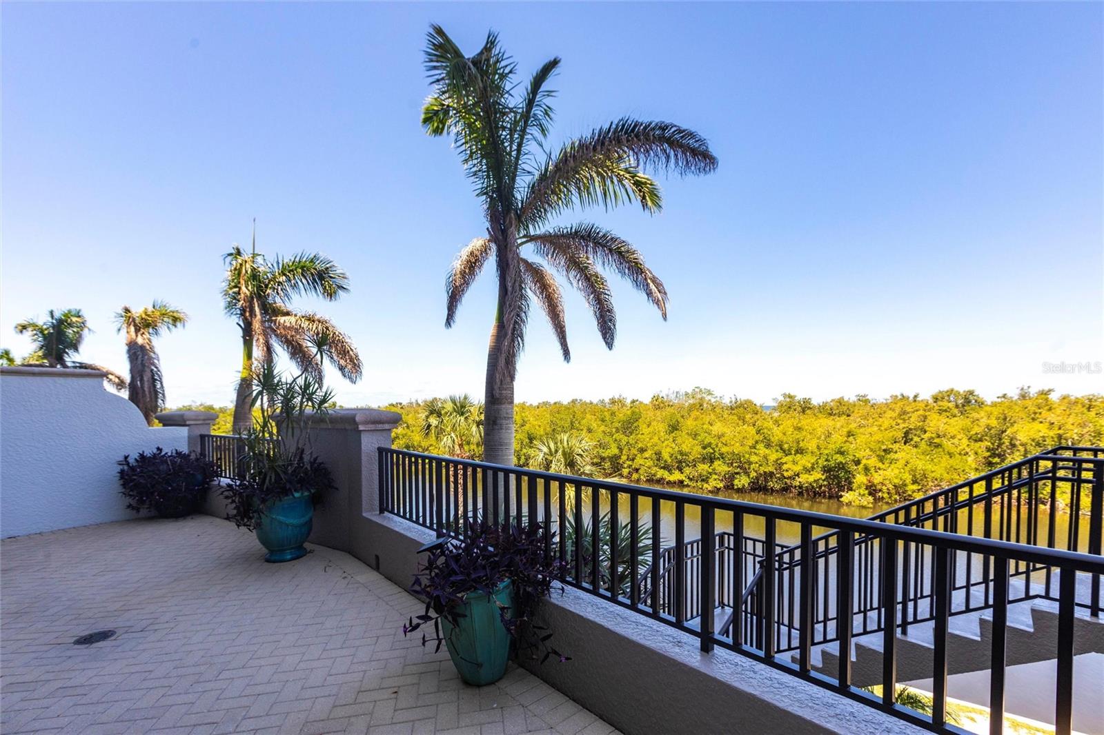 Image 39 of 68 For 3329 Sunset Key Circle 107