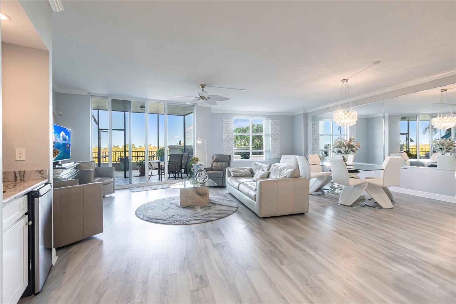 Image 4 of 68 For 3329 Sunset Key Circle 107
