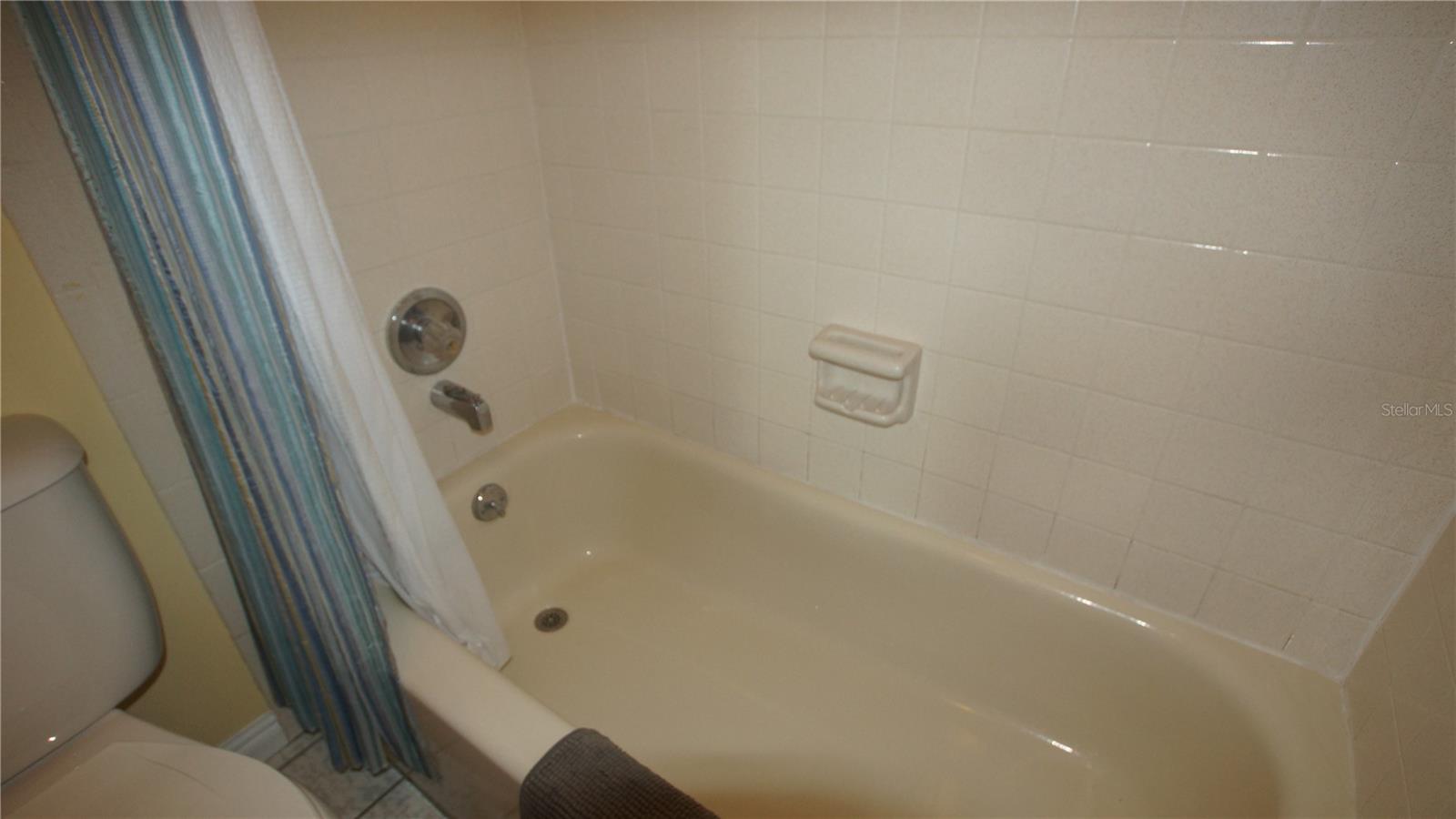 Image 35 of 44 For 925 Fenton Lane 11