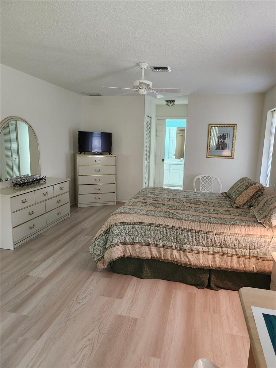 Image 9 of 13 For 1287 Aken Street