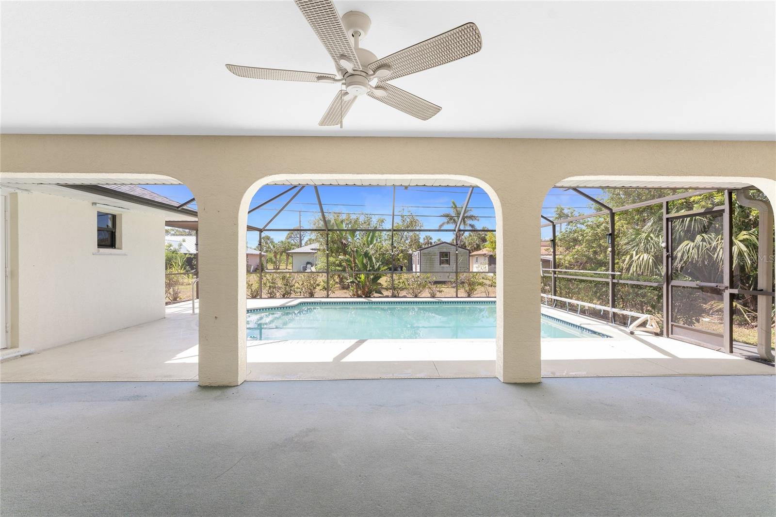 Image 43 of 52 For 18111 Lake Worth Boulevard