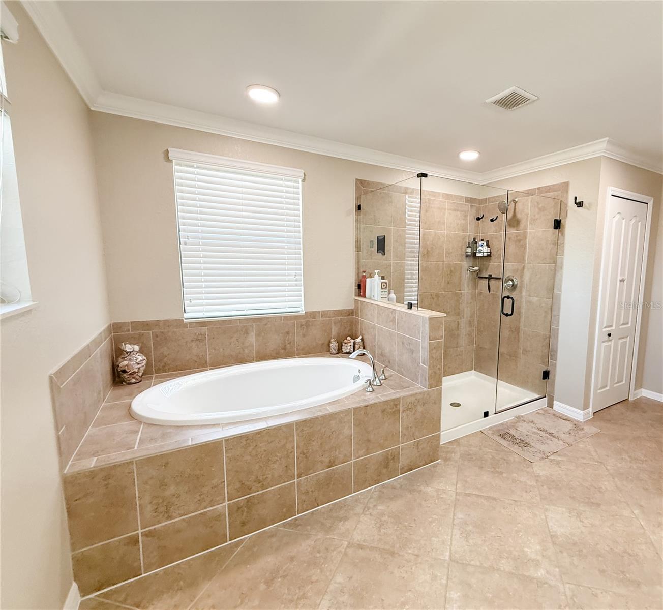 Image 16 of 48 For 12410 Cinqueterre Dr