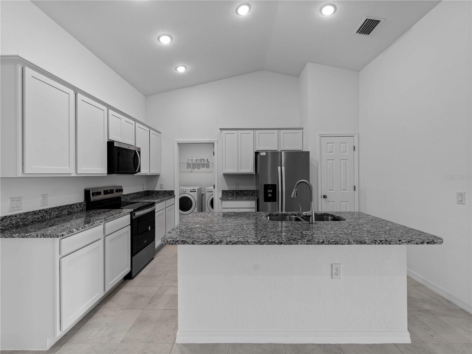 Image 6 of 48 For 22376 Blanchard Avenue