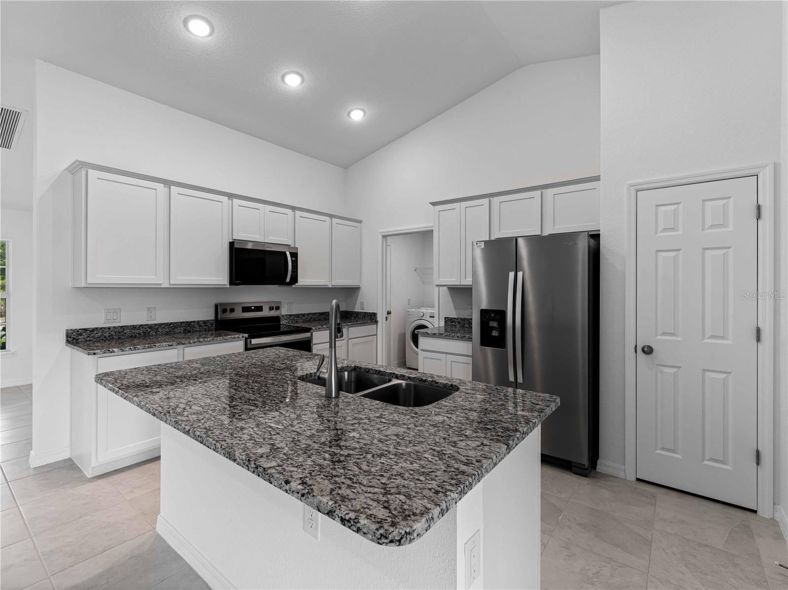 Image 7 of 48 For 22376 Blanchard Avenue