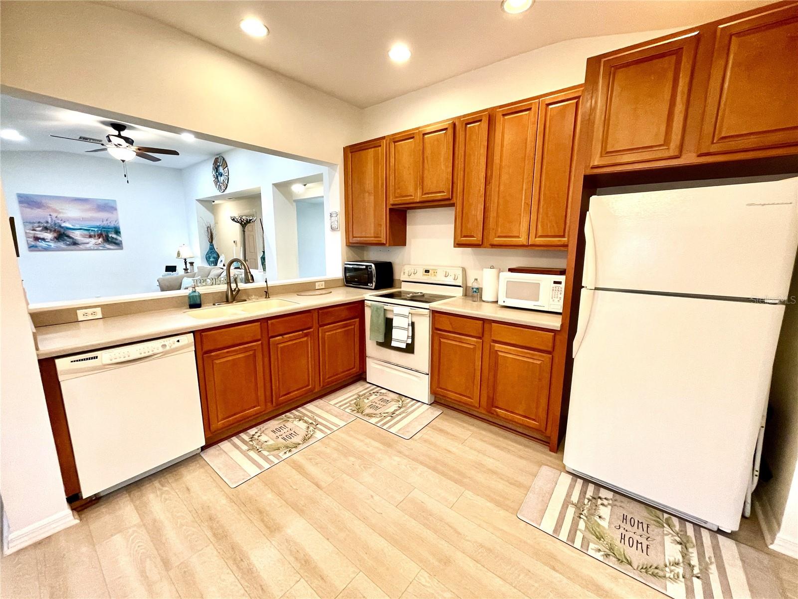 Image 16 of 52 For 13170 Pembroke Circle N