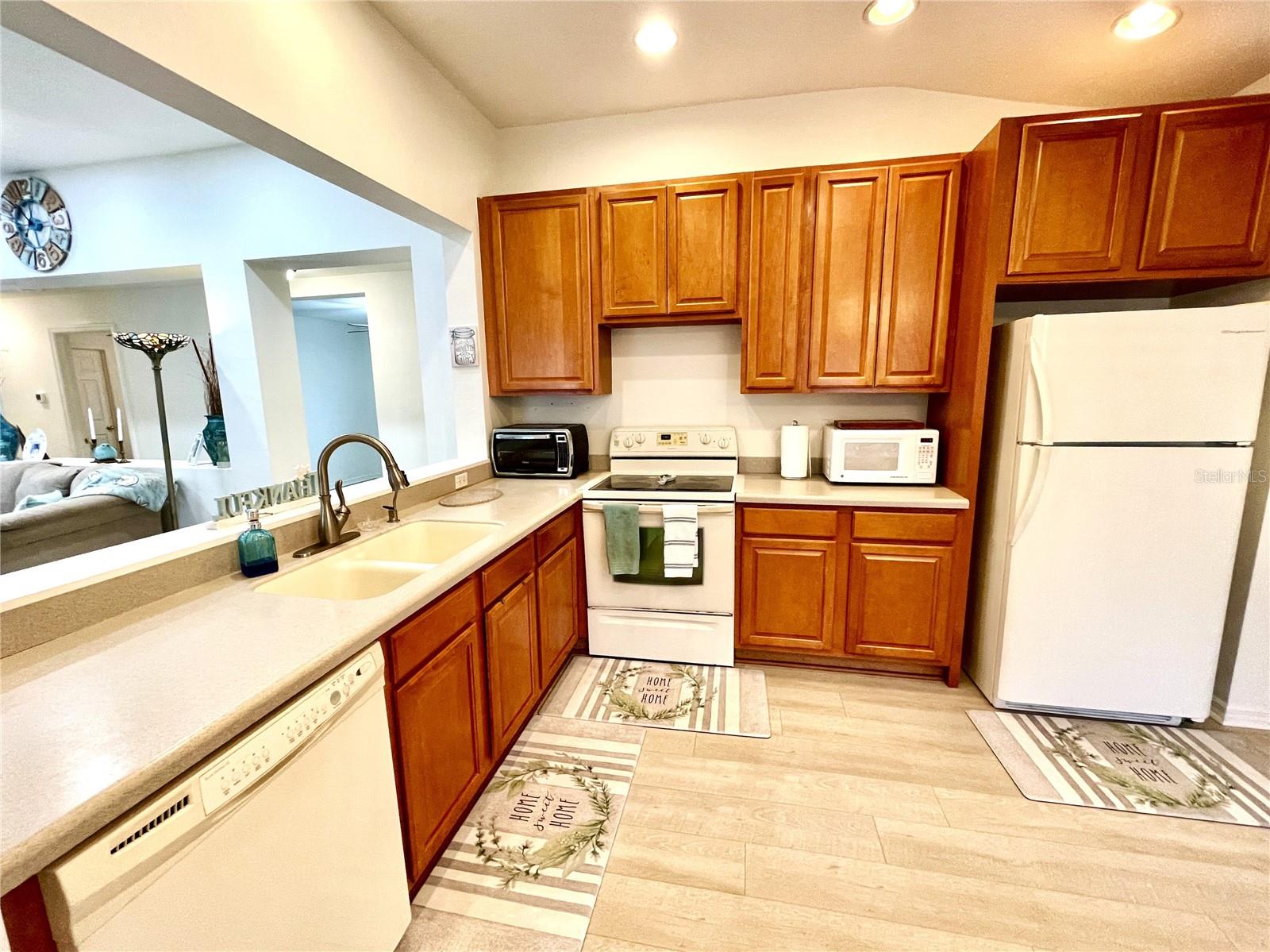 Image 19 of 52 For 13170 Pembroke Circle N