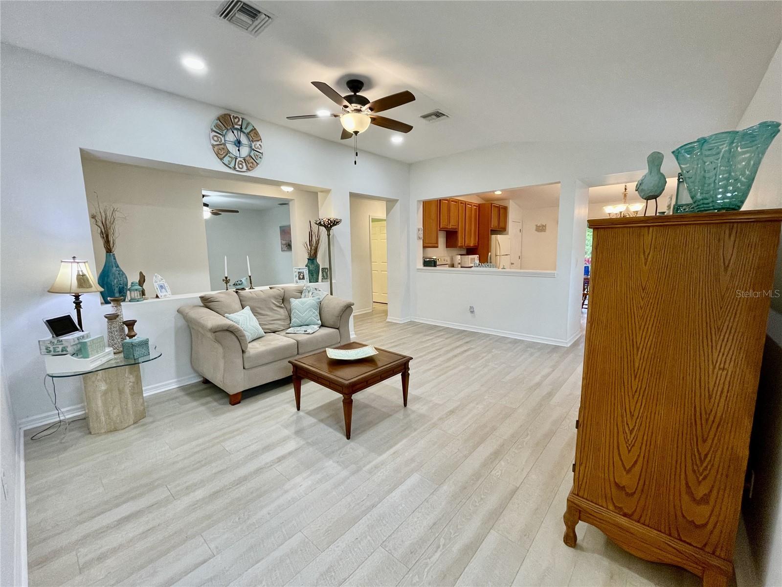 Image 5 of 52 For 13170 Pembroke Circle N