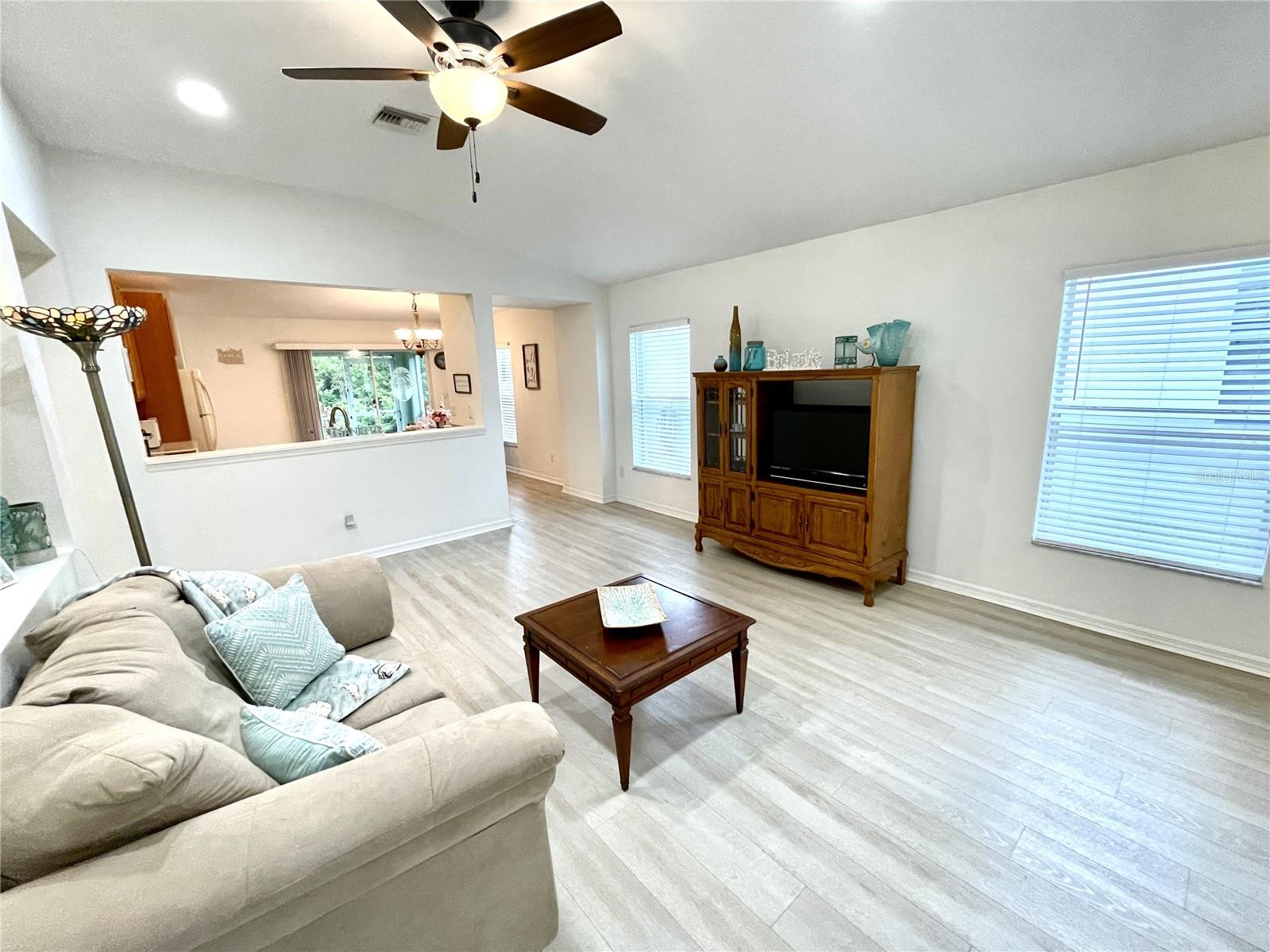 Image 8 of 52 For 13170 Pembroke Circle N