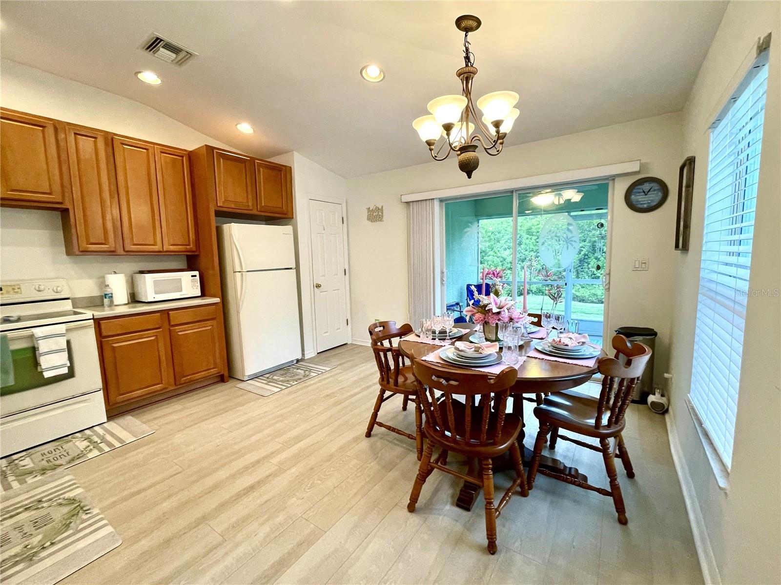Image 9 of 52 For 13170 Pembroke Circle N