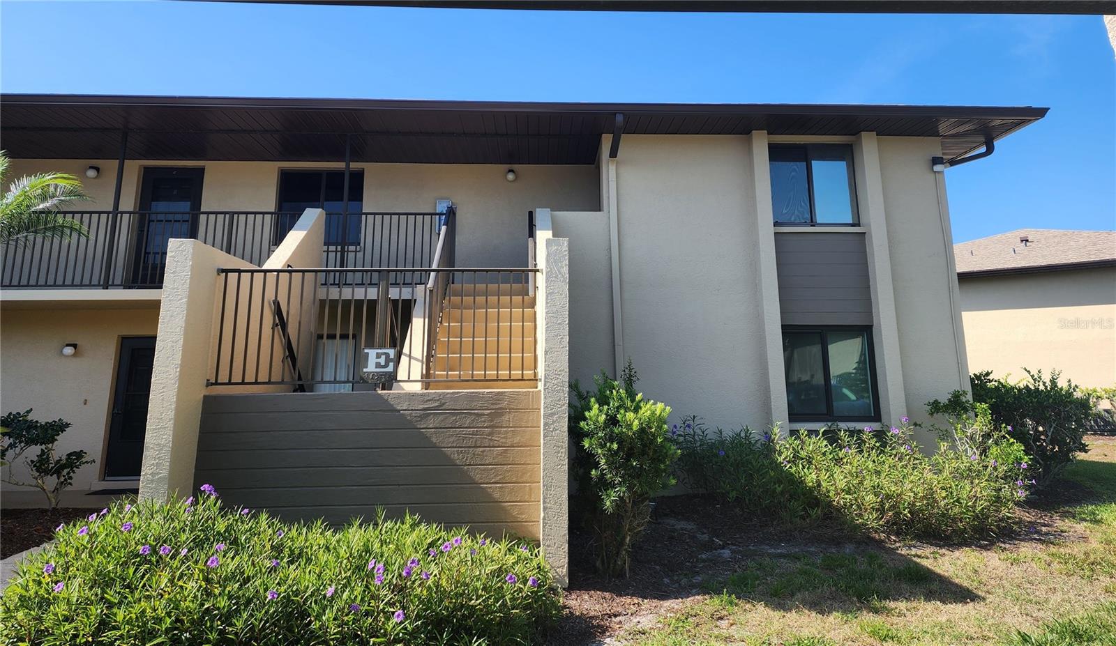 Image 11 of 24 For 4056 Oakview Drive E10