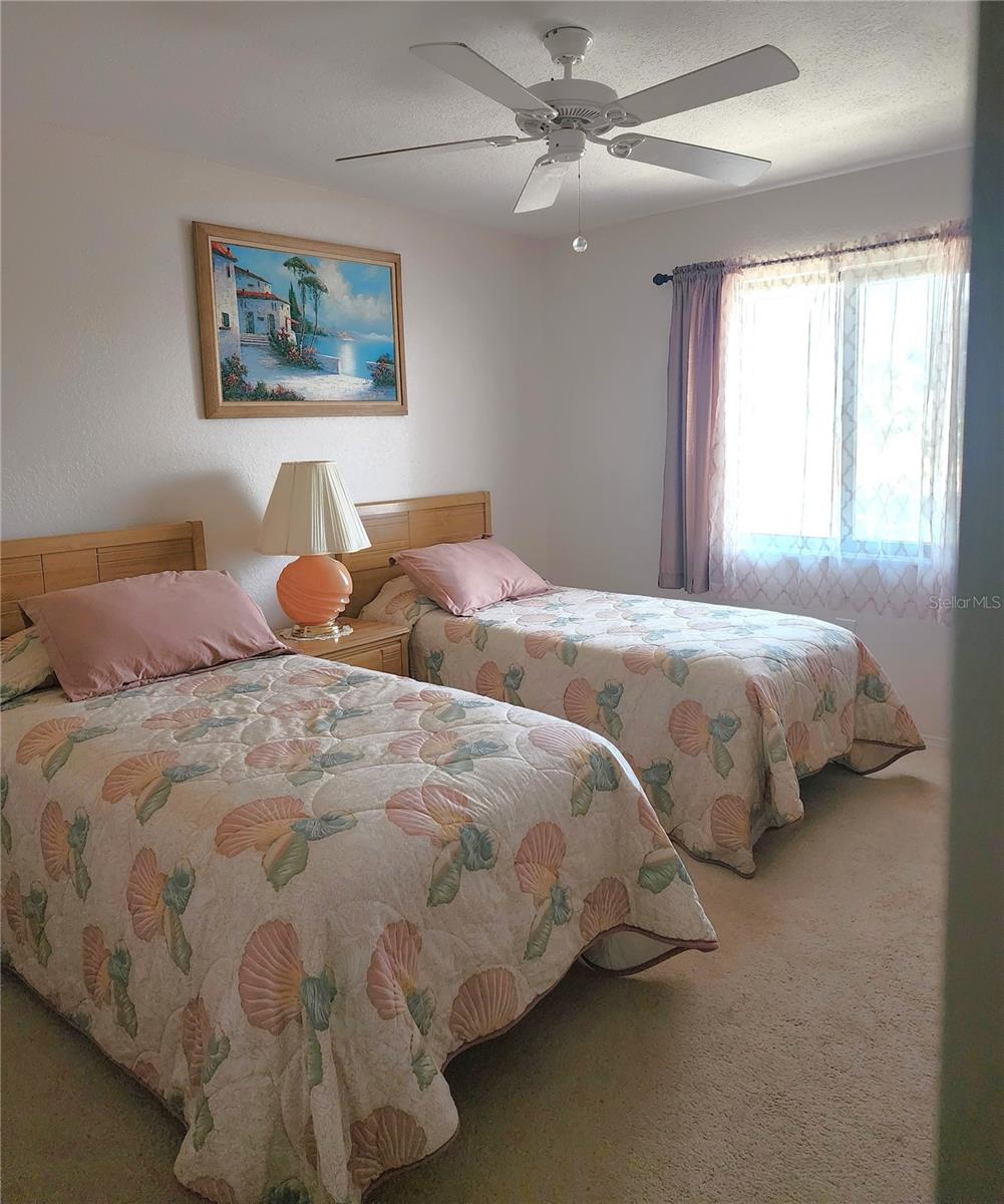 Image 8 of 24 For 4056 Oakview Drive E10