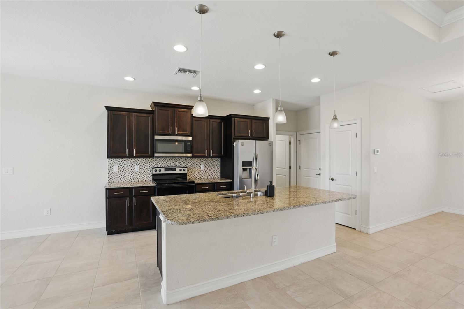 Image 17 of 57 For 7505 Carissa