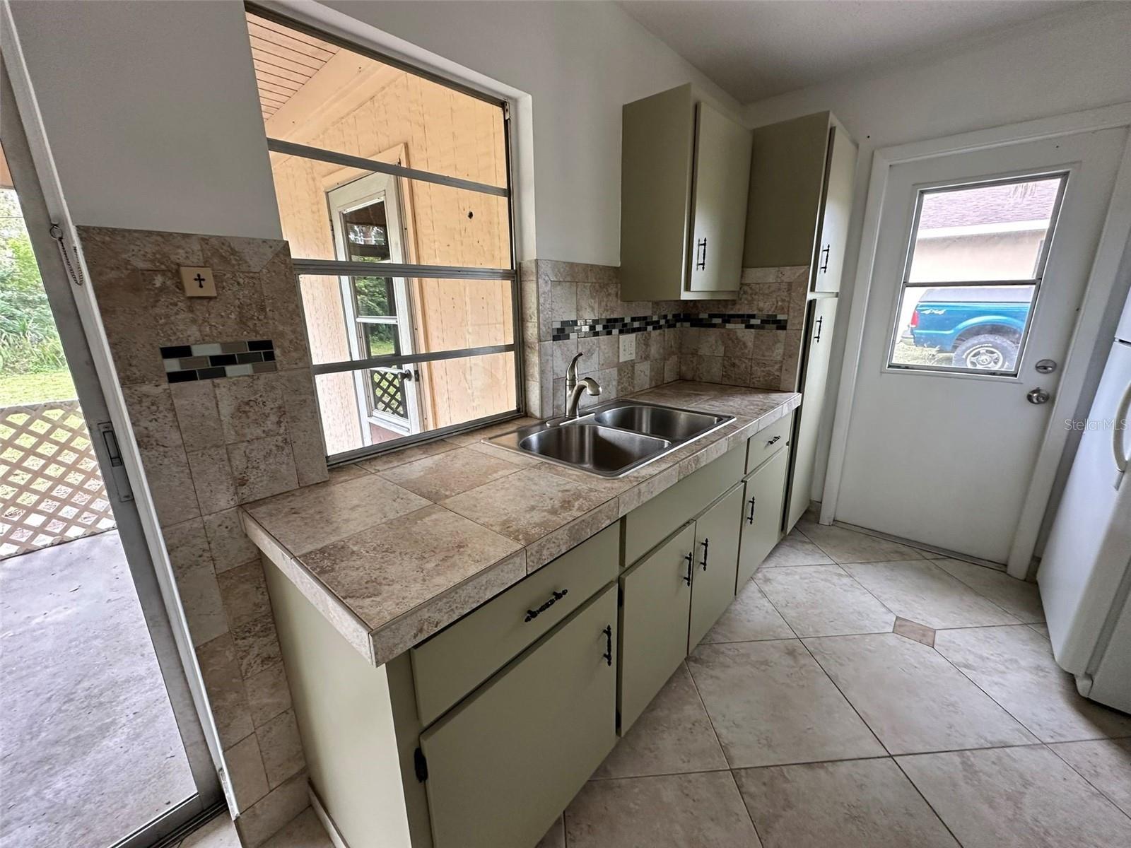 Image 4 of 13 For 1225 Armsdale Avenue