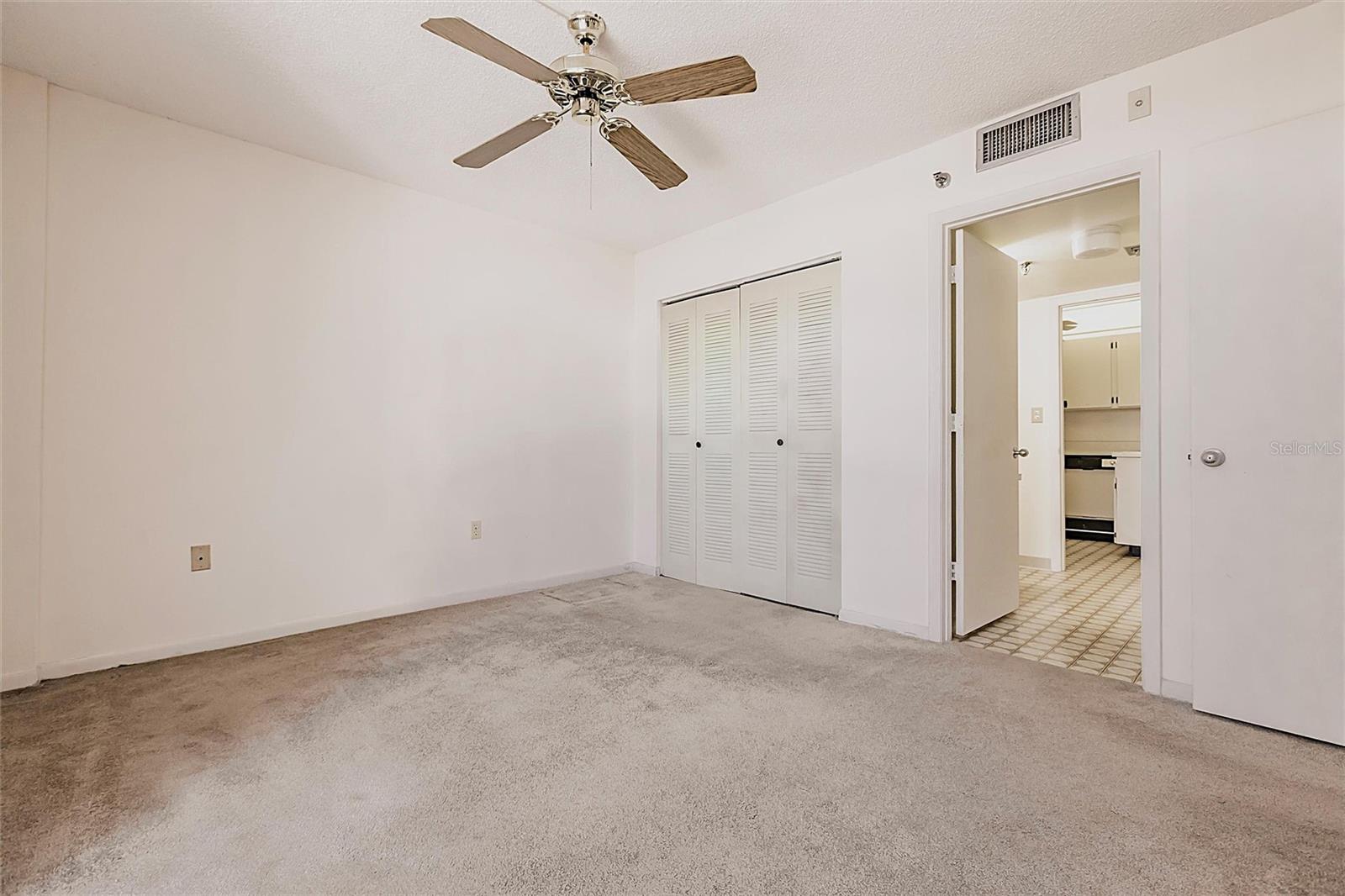 Image 12 of 27 For 21405 Olean Boulevard 508