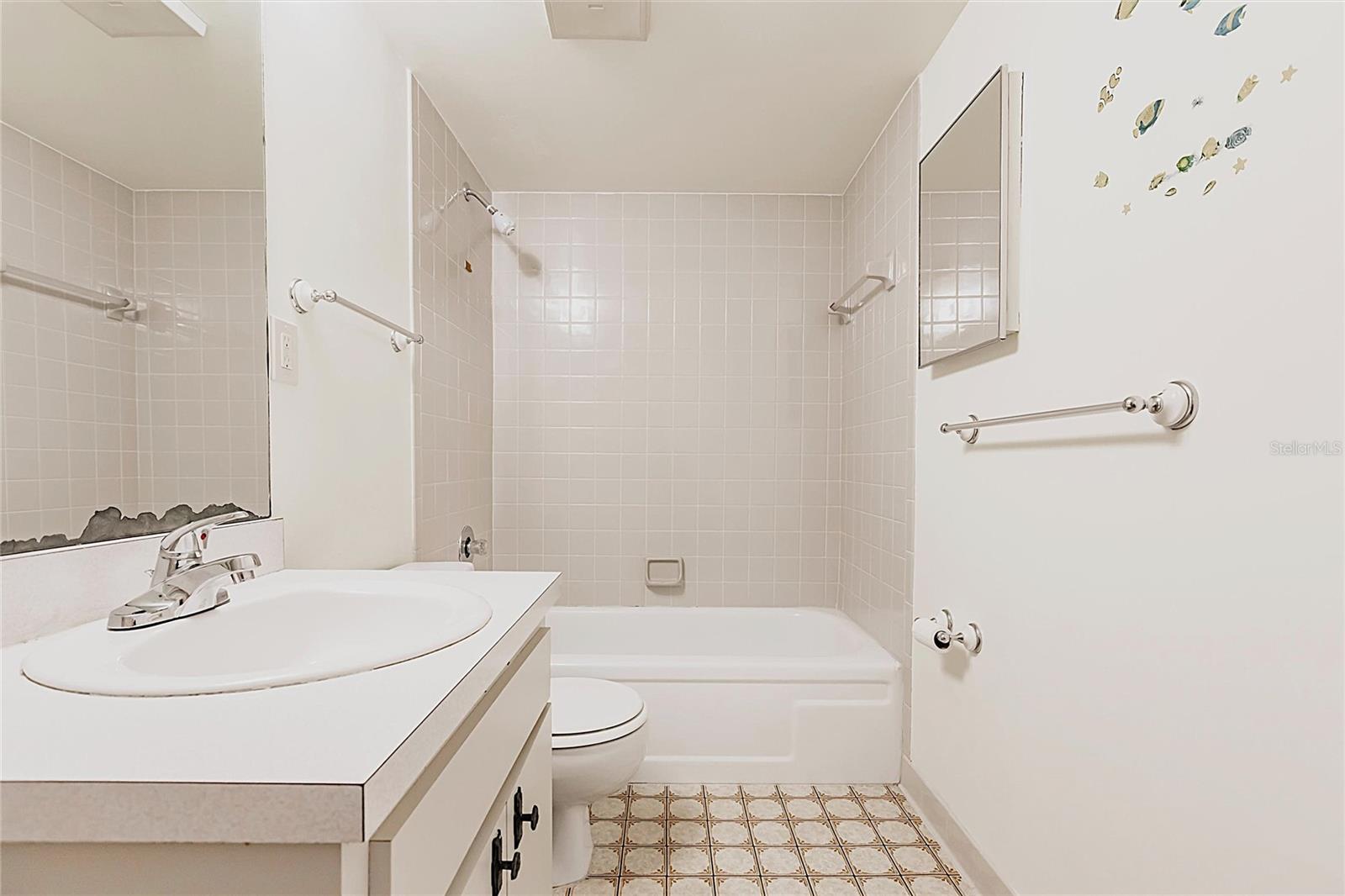 Image 13 of 27 For 21405 Olean Boulevard 508
