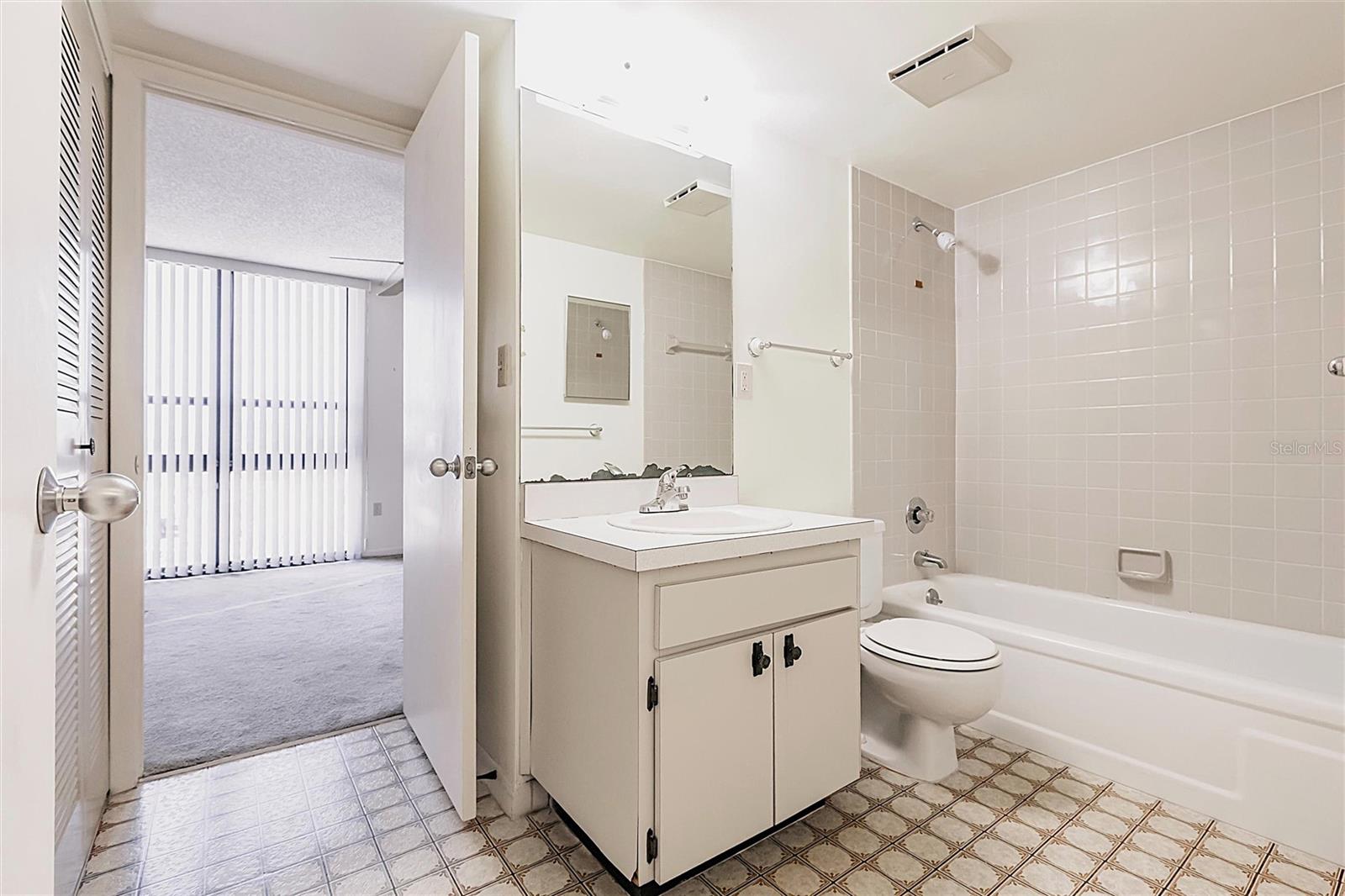 Image 14 of 27 For 21405 Olean Boulevard 508