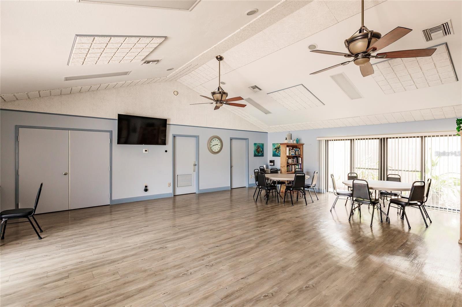 Image 23 of 27 For 21405 Olean Boulevard 508