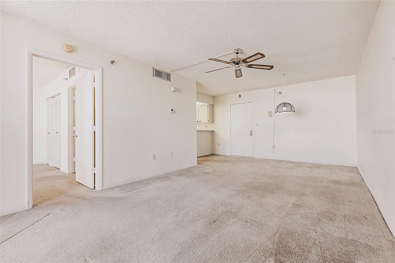 Image 4 of 27 For 21405 Olean Boulevard 508