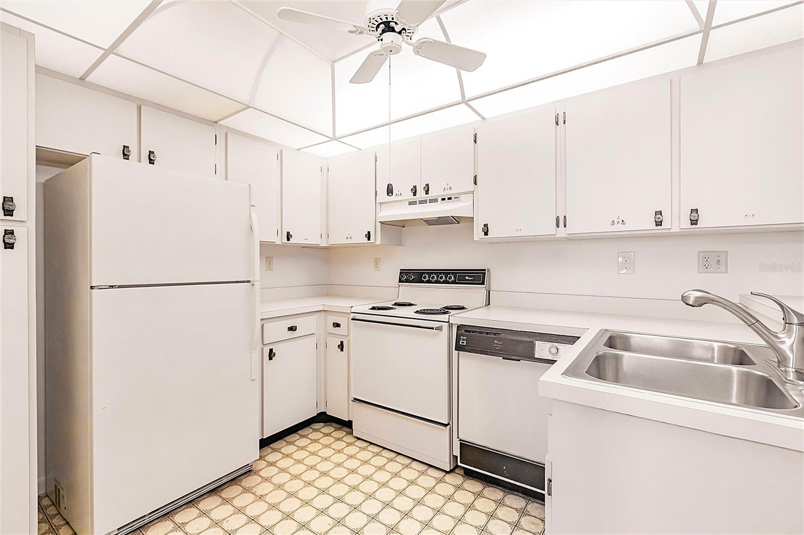 Image 9 of 27 For 21405 Olean Boulevard 508
