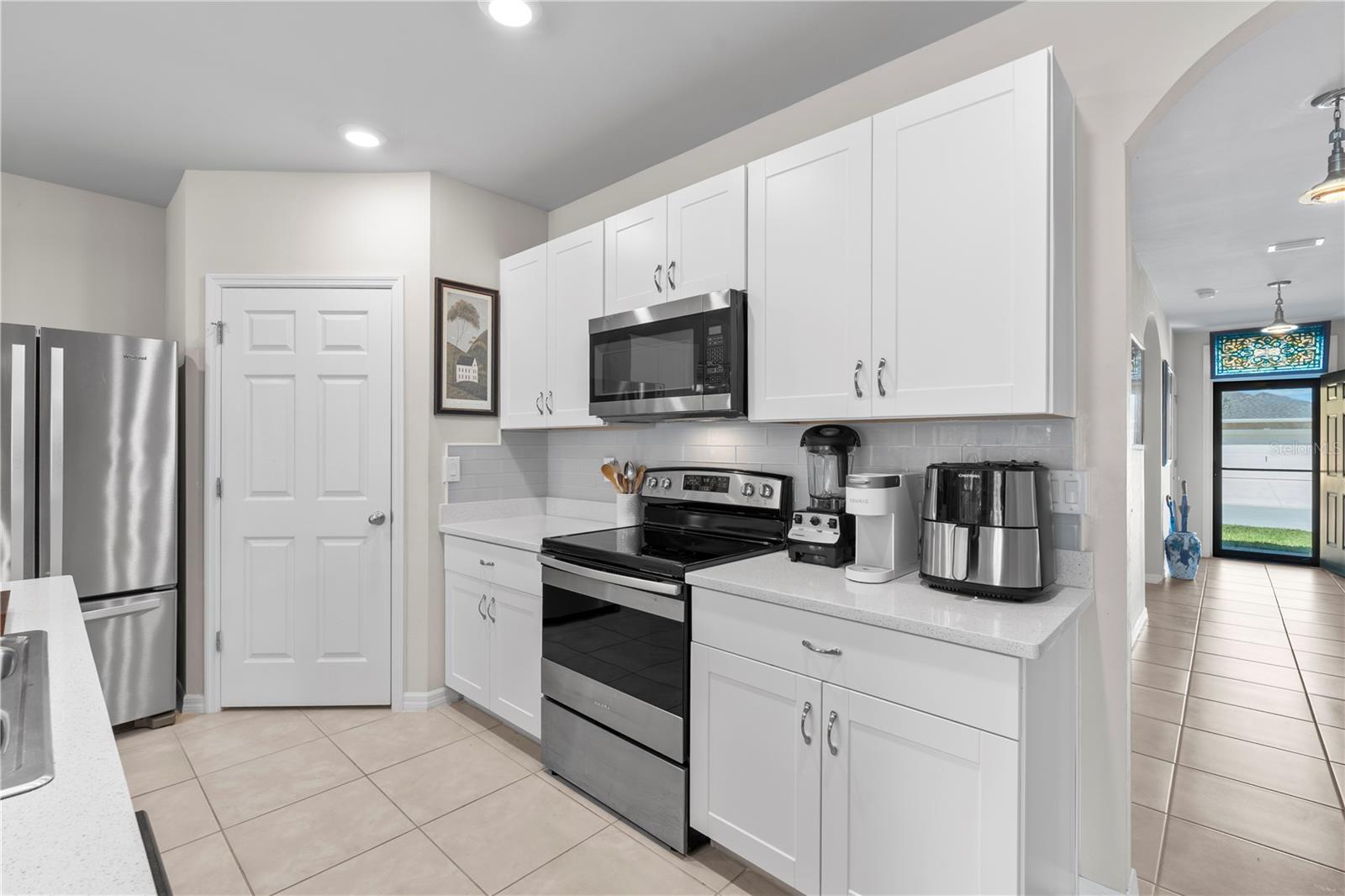 Image 19 of 50 For 25312 Lenox Circle