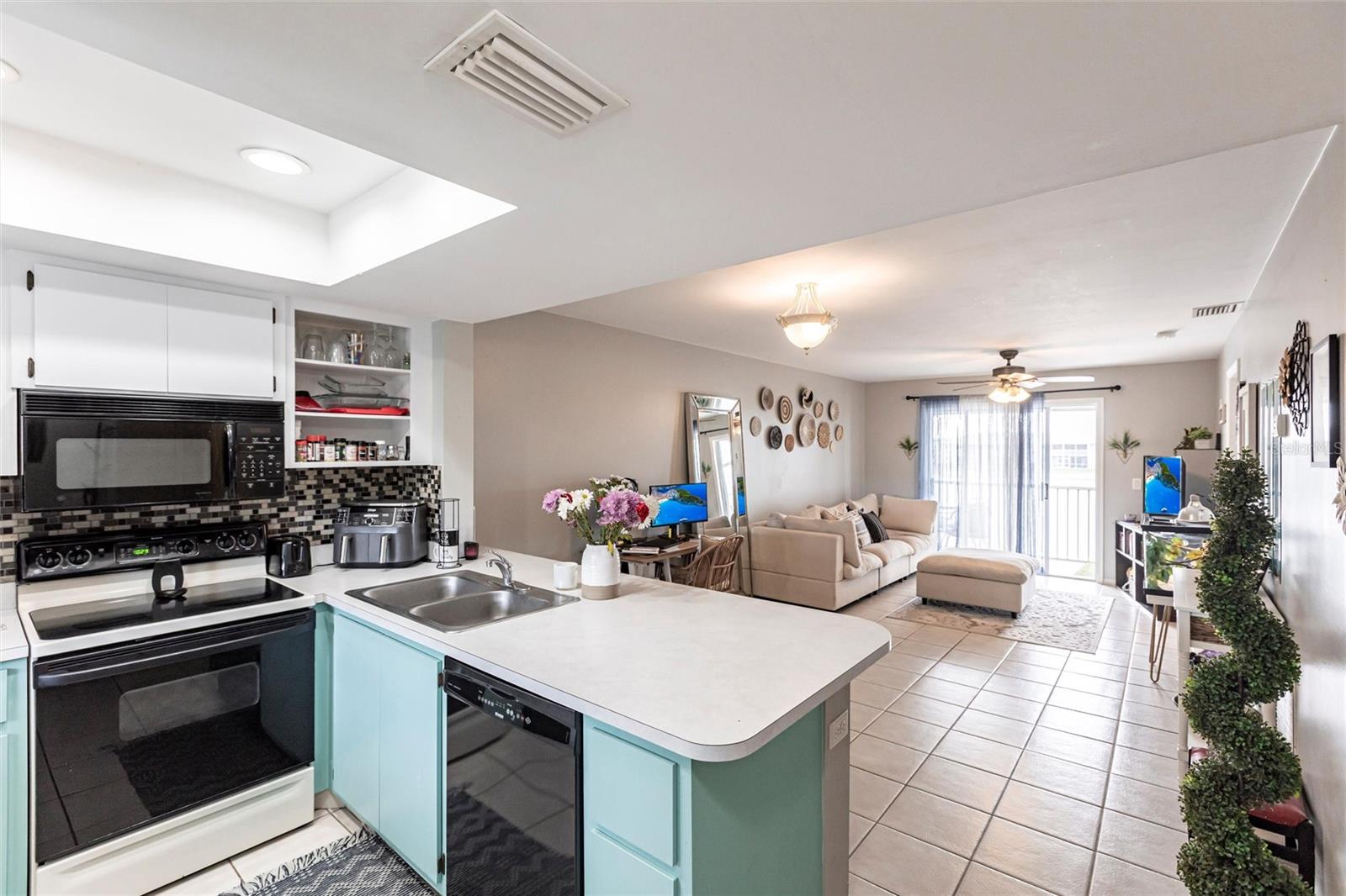 Image 3 of 49 For 3310 Loveland Boulevard 1808