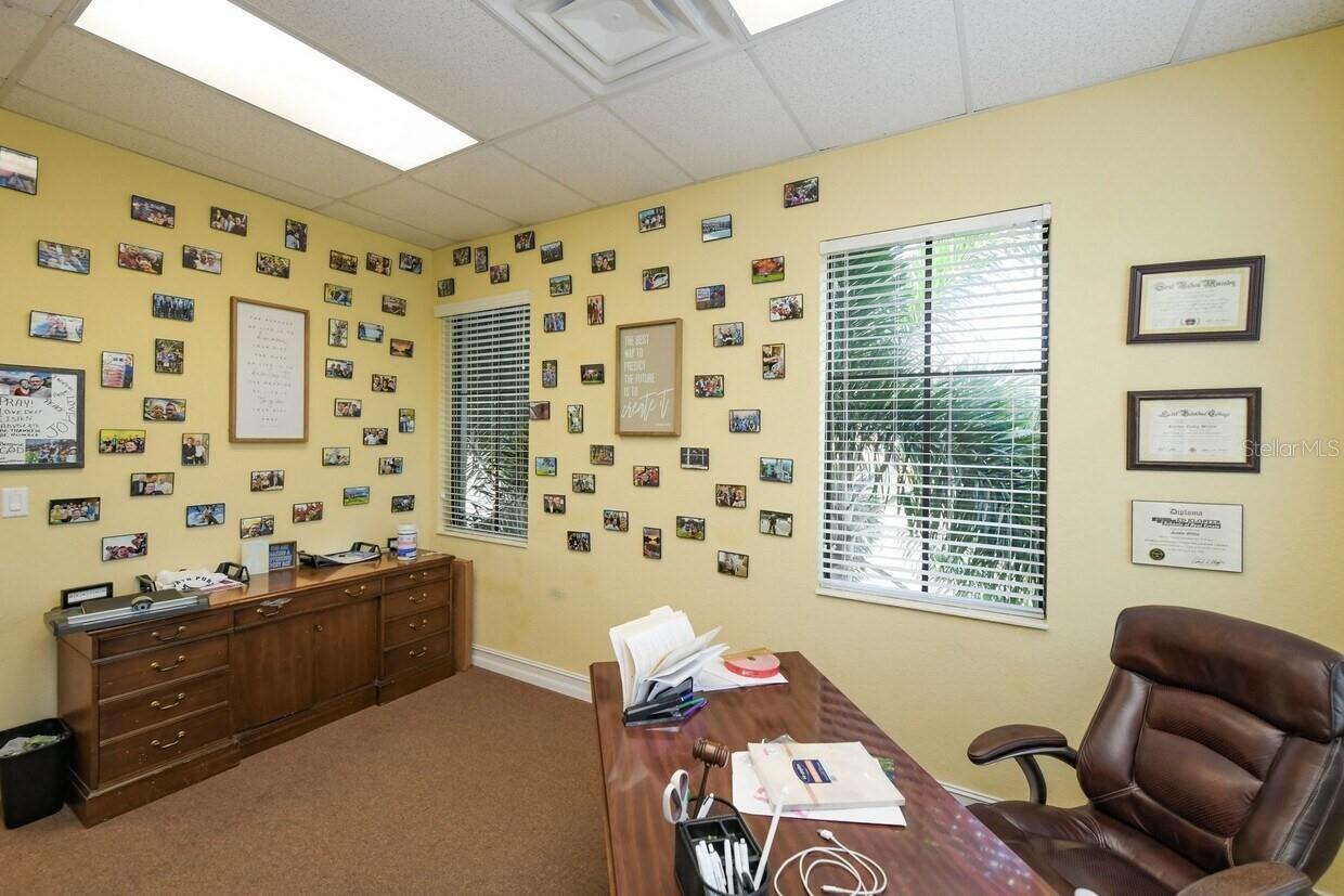 Listing photo id 3 for 5900 Pan American Boulevard