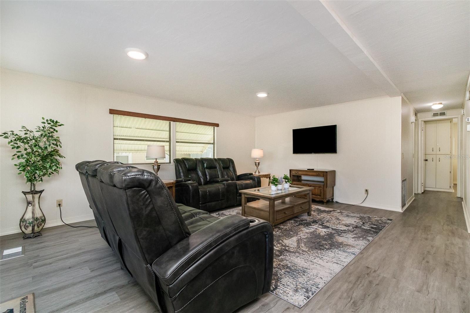 Image 6 of 26 For 2100 Kings Highway 835