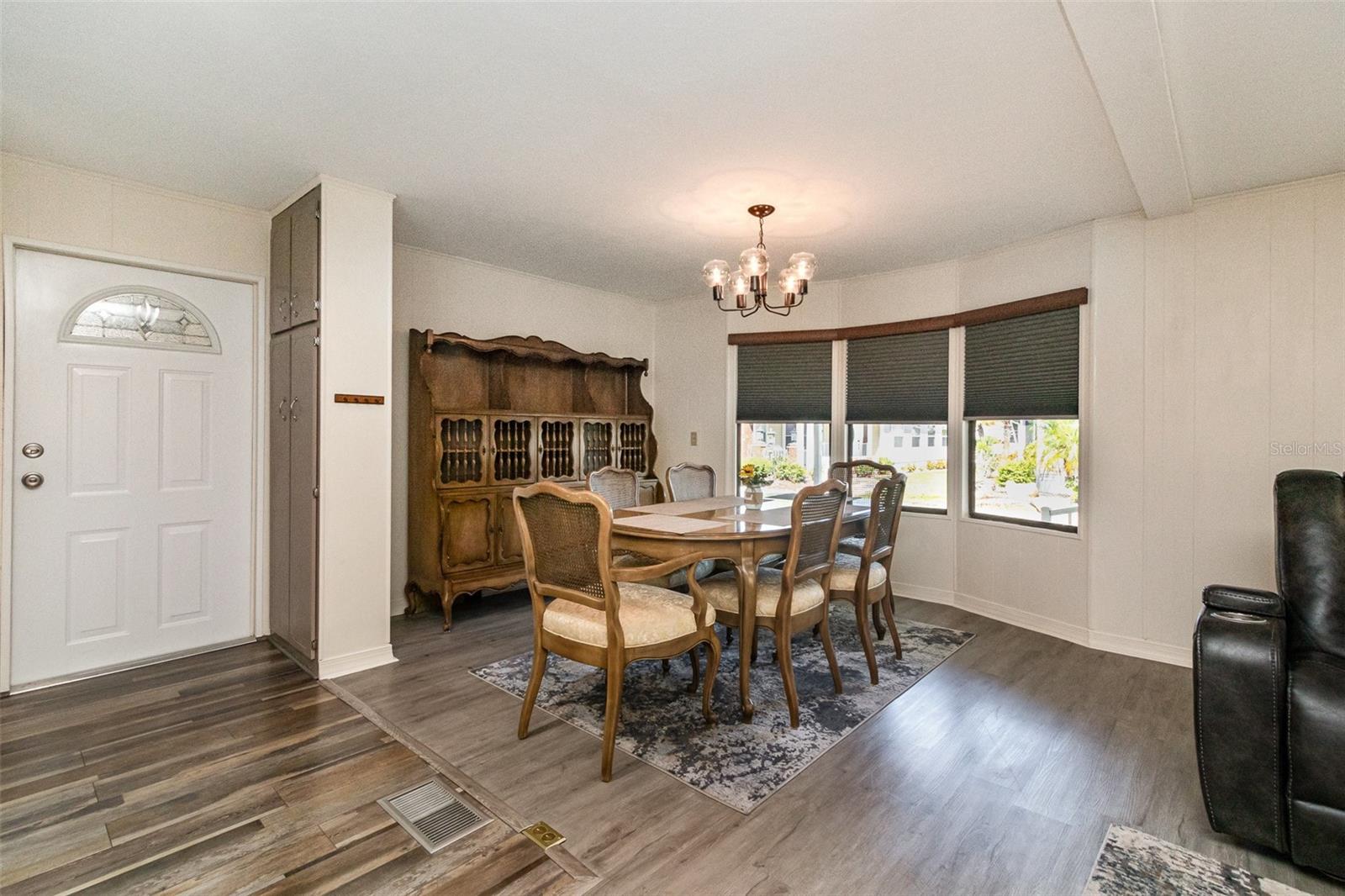 Image 8 of 26 For 2100 Kings Highway 835
