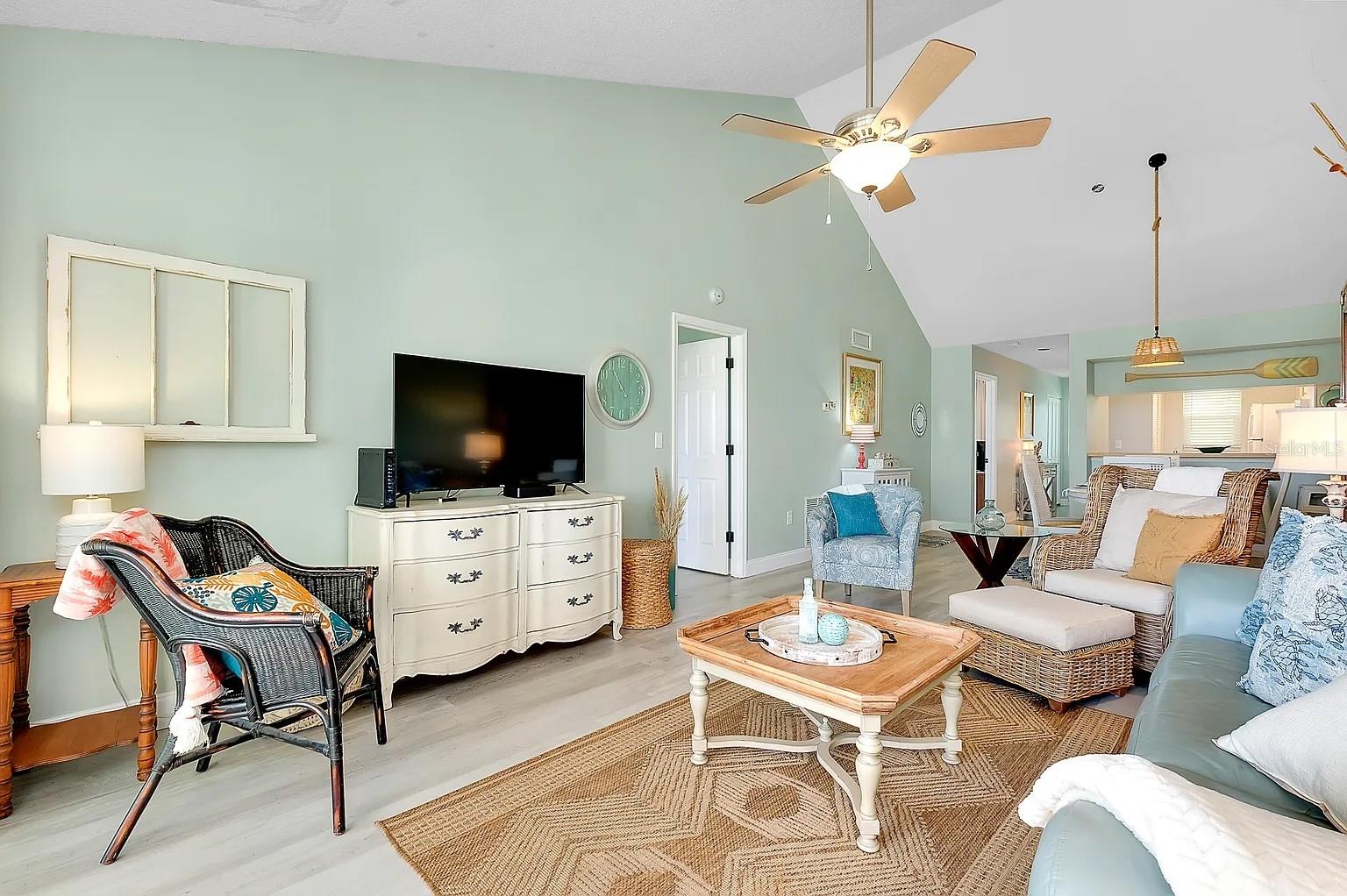 Image 13 of 40 For 410 Cerromar Circle S 240