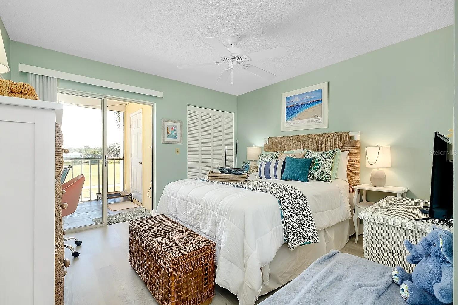 Image 20 of 40 For 410 Cerromar Circle S 240