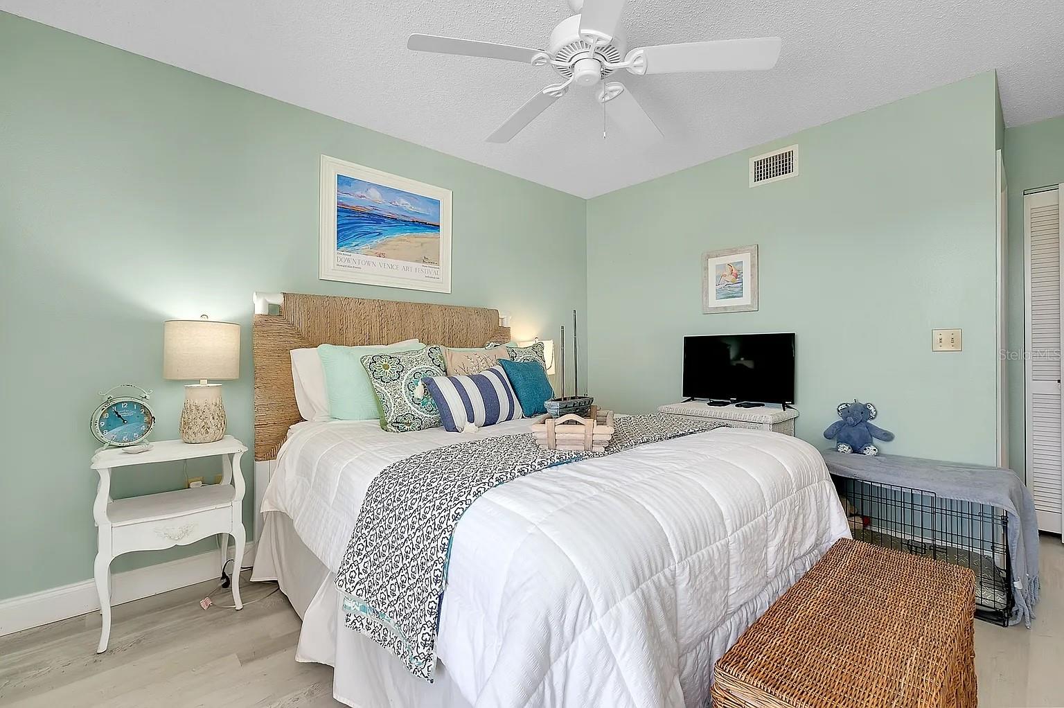 Image 21 of 40 For 410 Cerromar Circle S 240