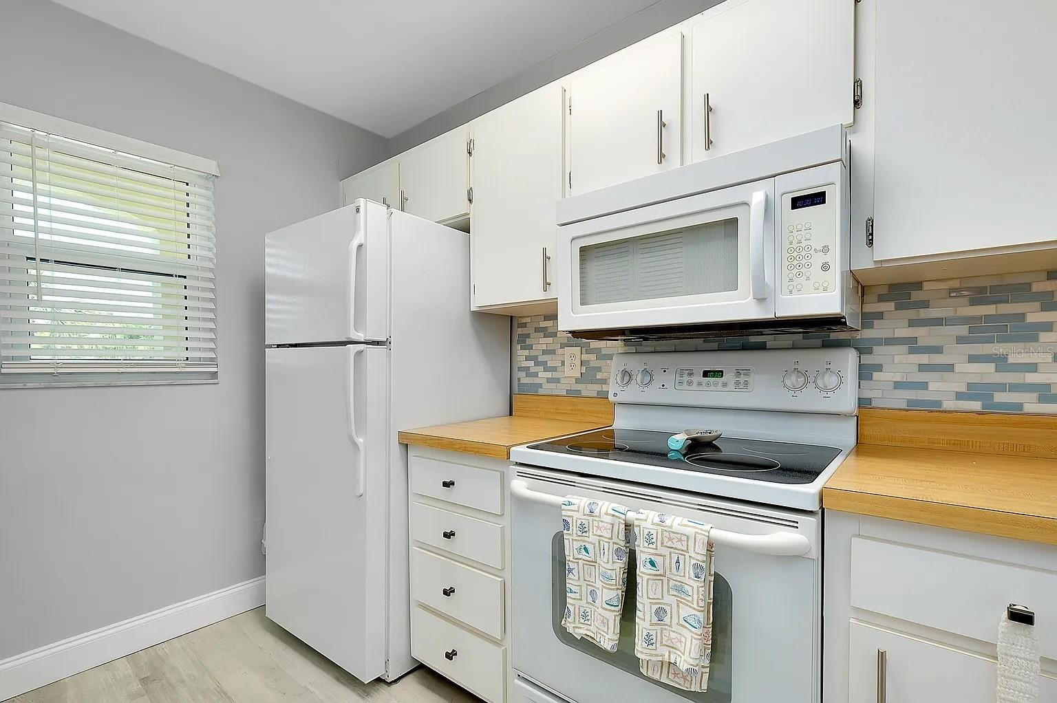 Image 4 of 40 For 410 Cerromar Circle S 240