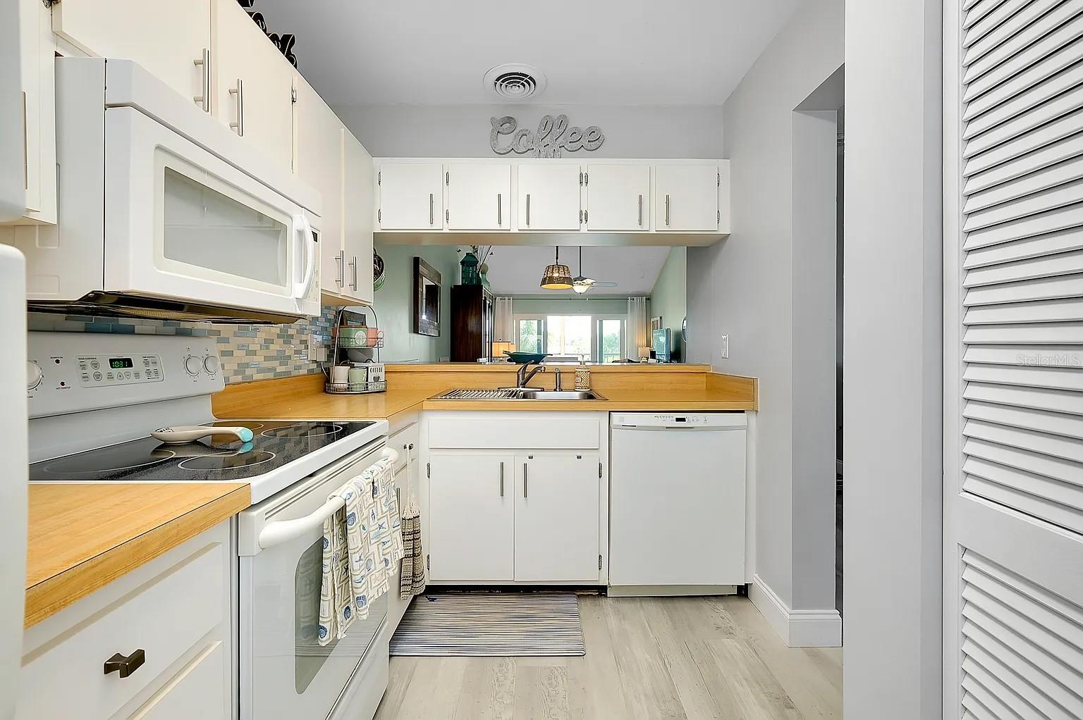 Image 5 of 40 For 410 Cerromar Circle S 240