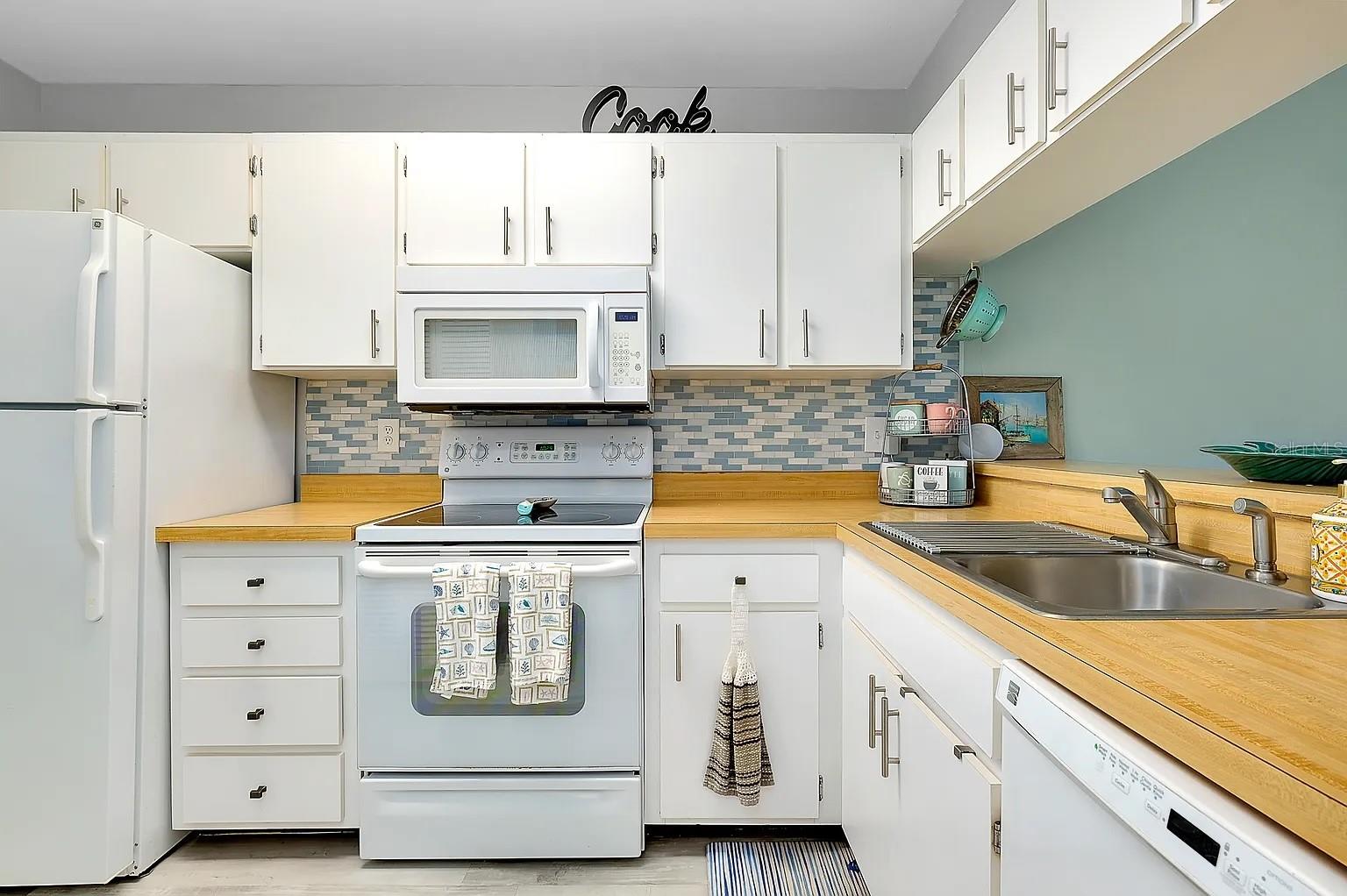 Image 6 of 40 For 410 Cerromar Circle S 240
