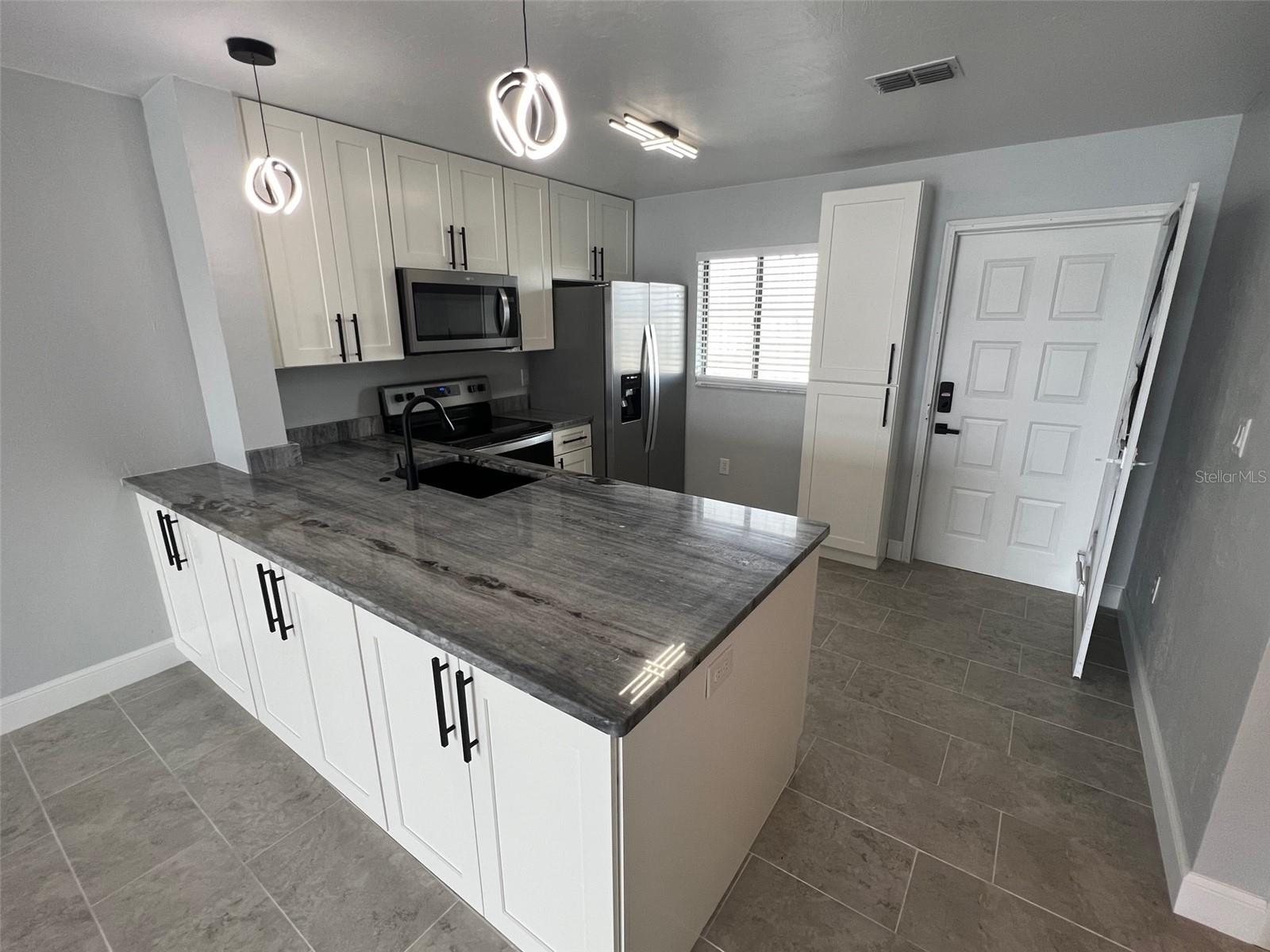 Image 4 of 31 For 25225 Rampart Boulevard 2005