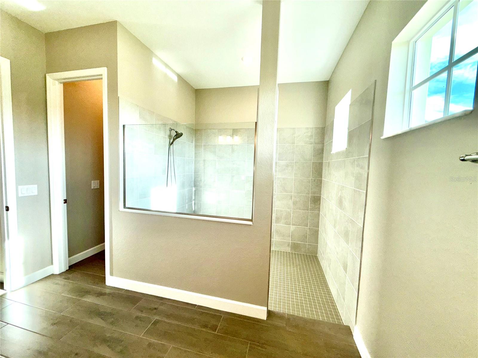 Image 18 of 35 For 15155 Scarlet Oak Court