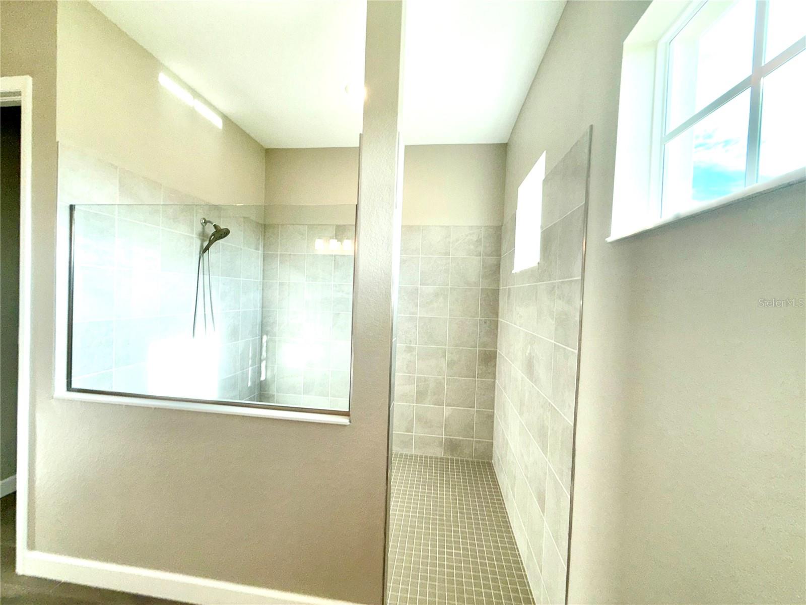 Image 21 of 35 For 15155 Scarlet Oak Court