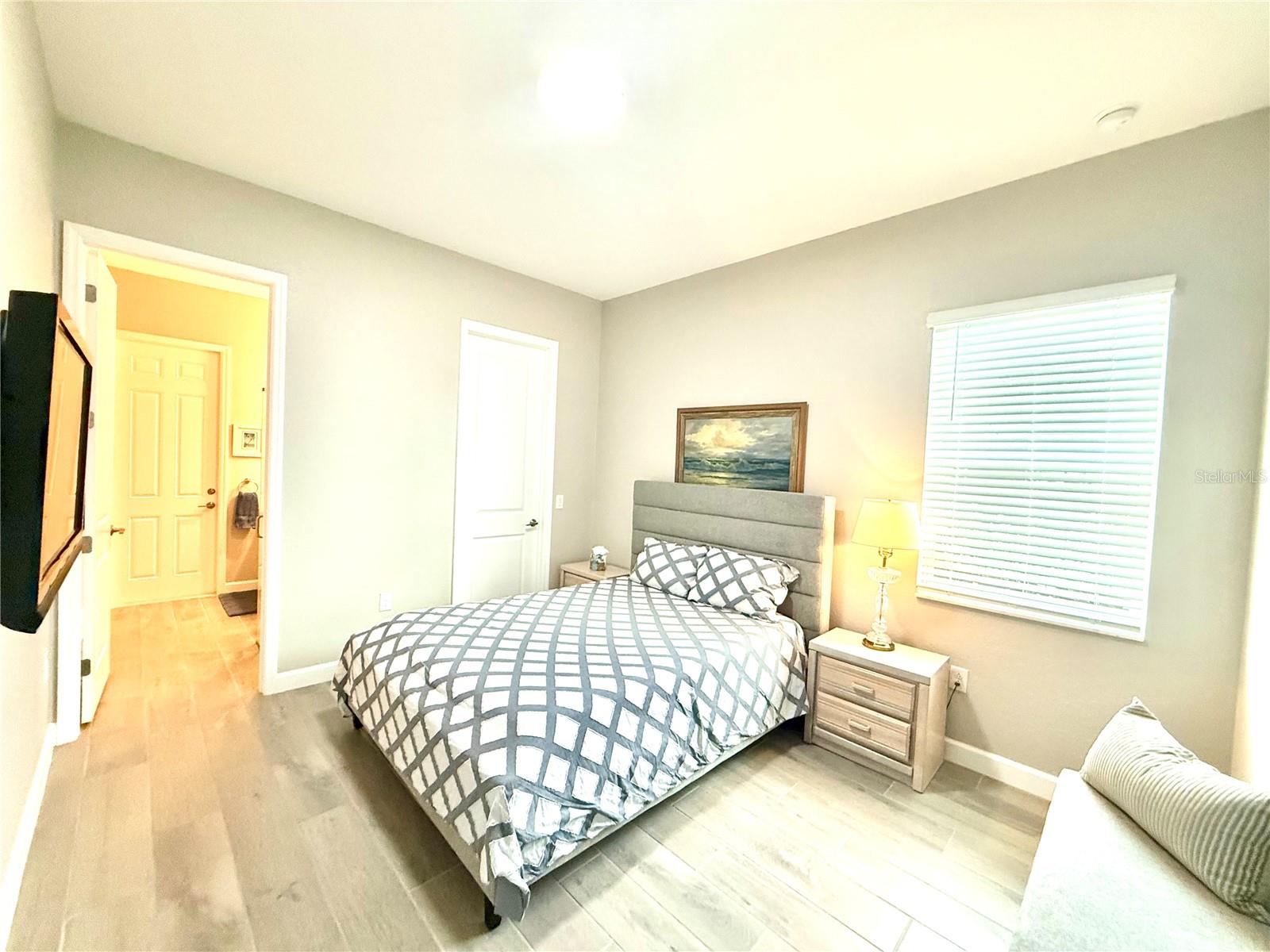 Image 27 of 35 For 15155 Scarlet Oak Court