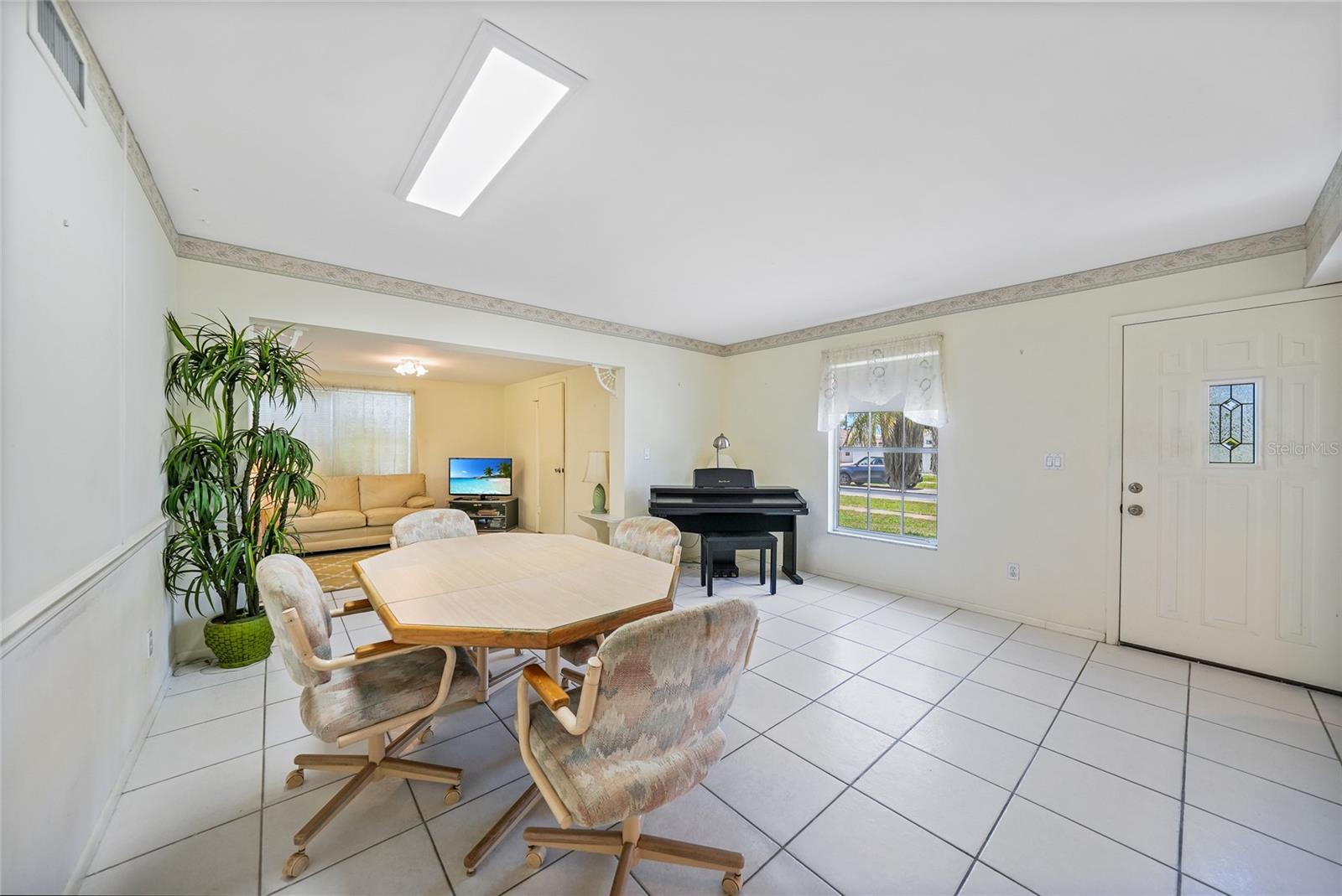 Image 4 of 28 For 1596 Hayworth Road