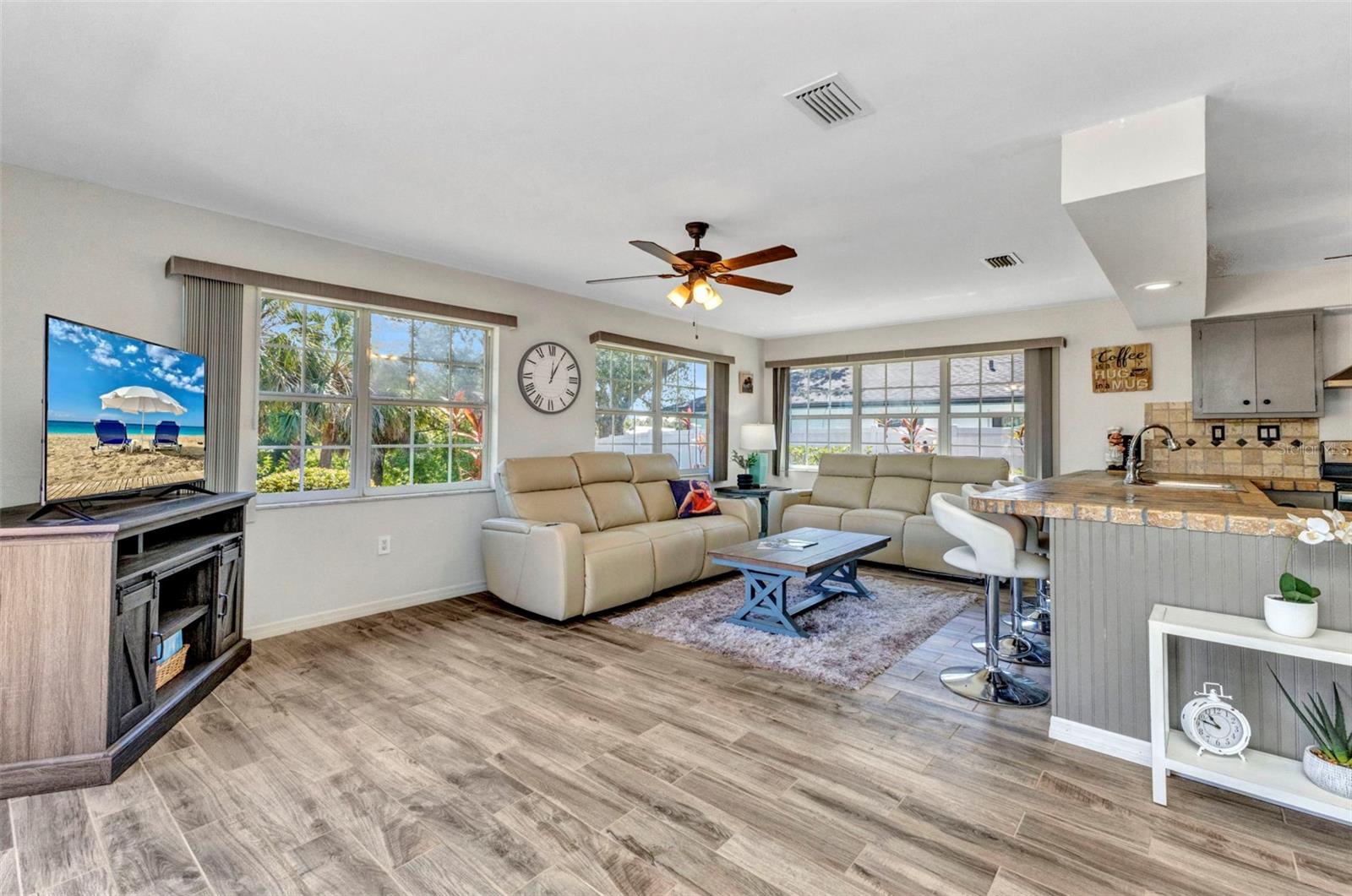 Image 10 of 45 For 2626 Auburn Boulevard