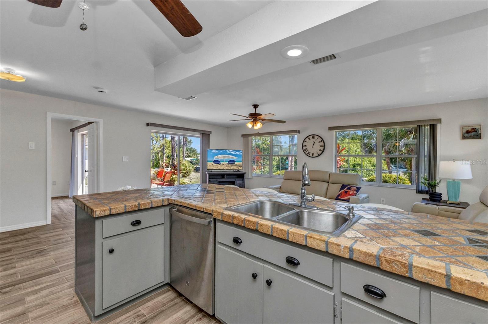 Image 9 of 45 For 2626 Auburn Boulevard