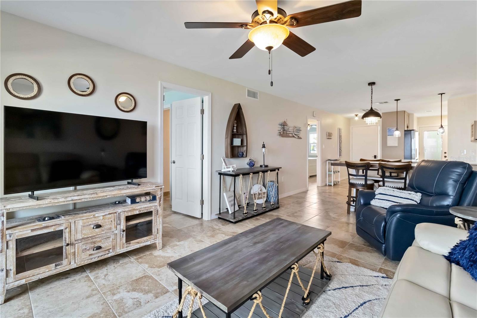 Image 11 of 47 For 1500 Park Beach Circle 2f