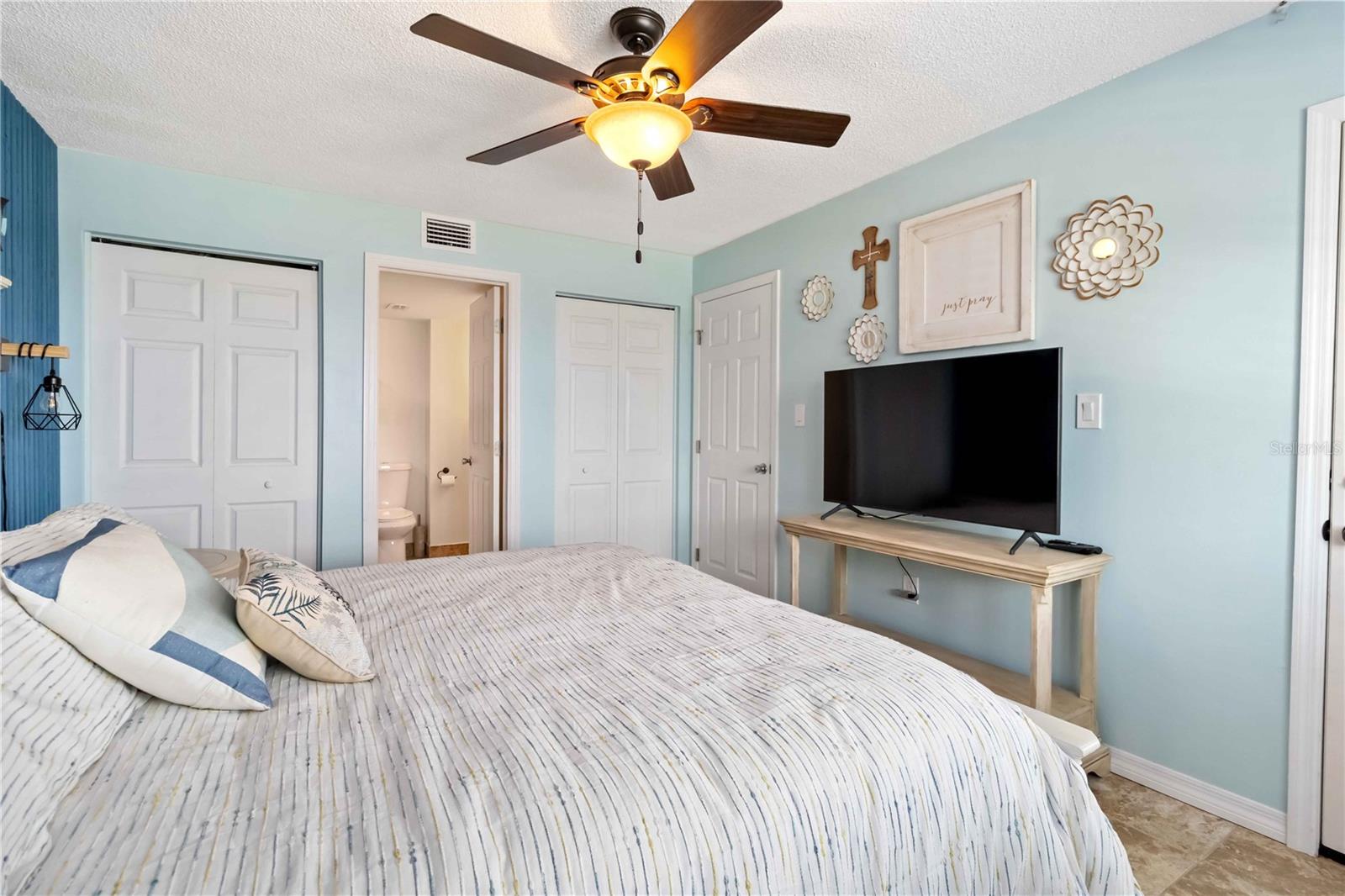 Image 21 of 47 For 1500 Park Beach Circle 2f