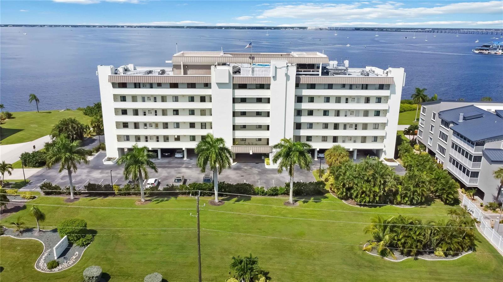 Image 4 of 47 For 1500 Park Beach Circle 2f