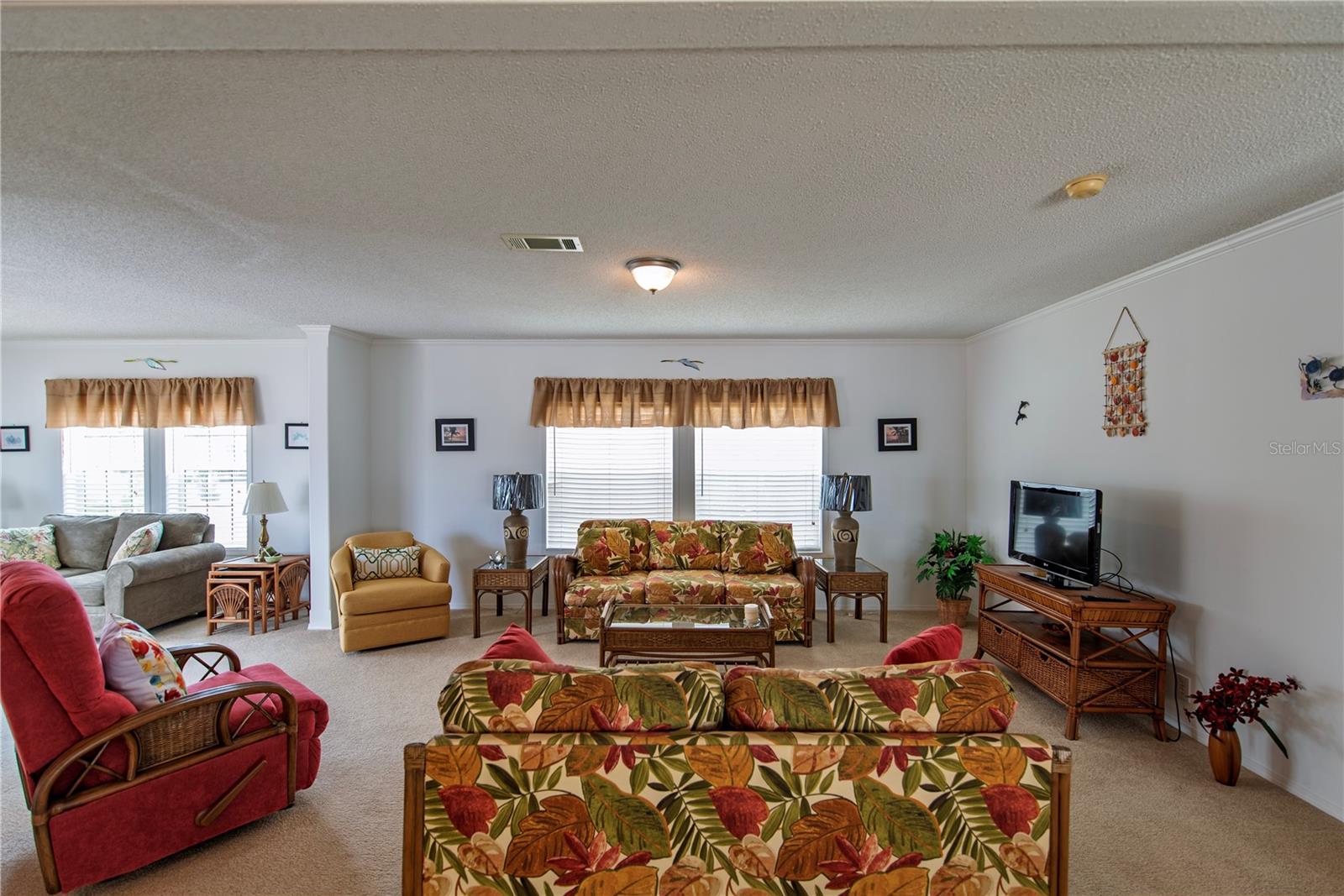 Image 4 of 27 For 36 Freeman Avenue