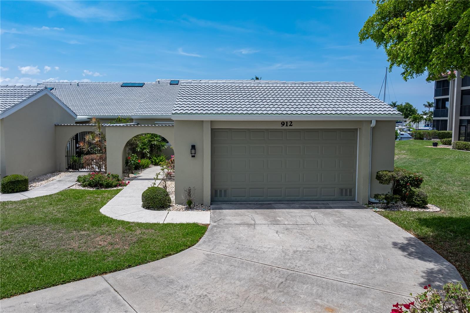 Image 17 of 57 For 2521 Marion Avenue 912